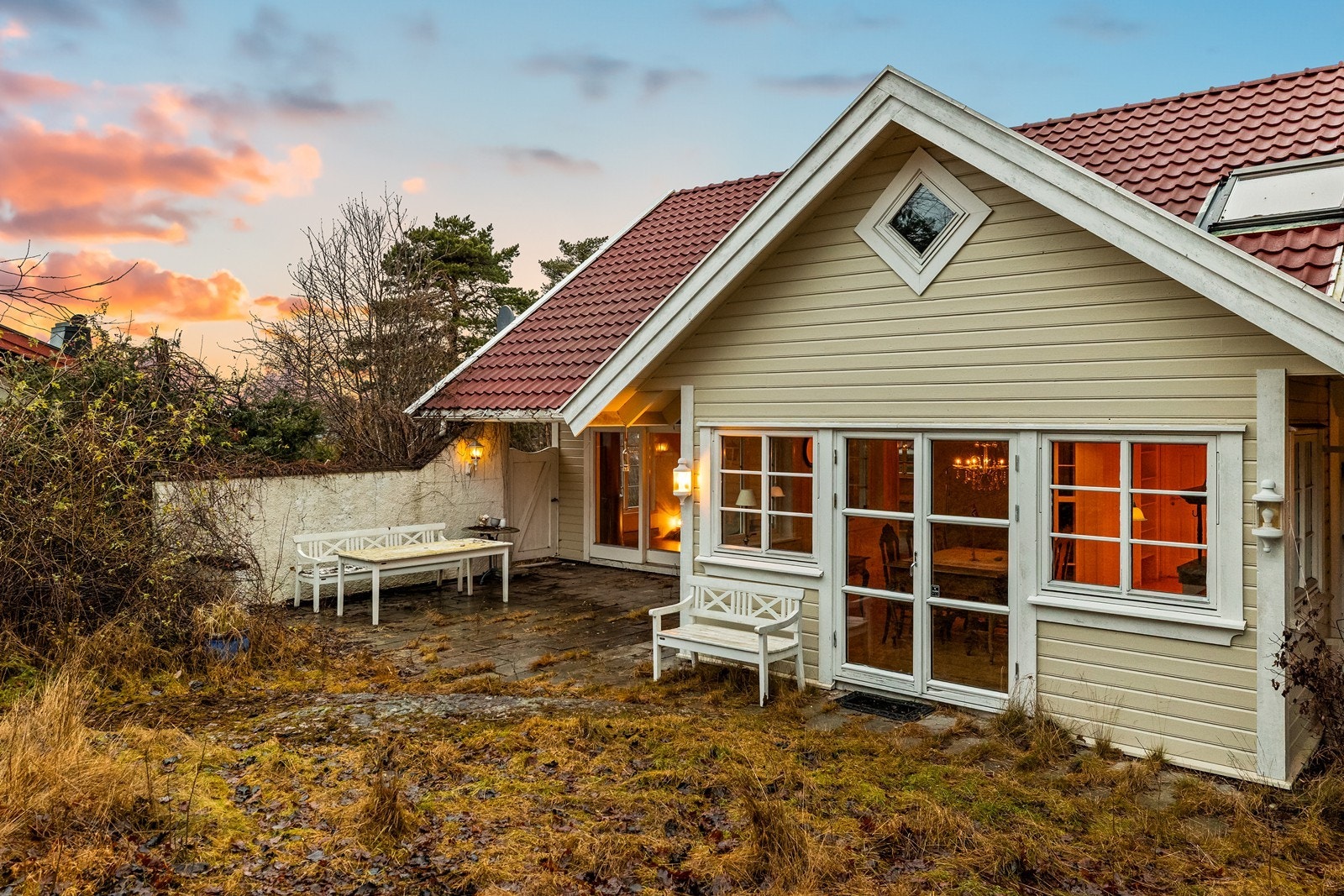 Uteområdet har god plass for sittegrupper og sosiale sammenkomster. Galleribilde