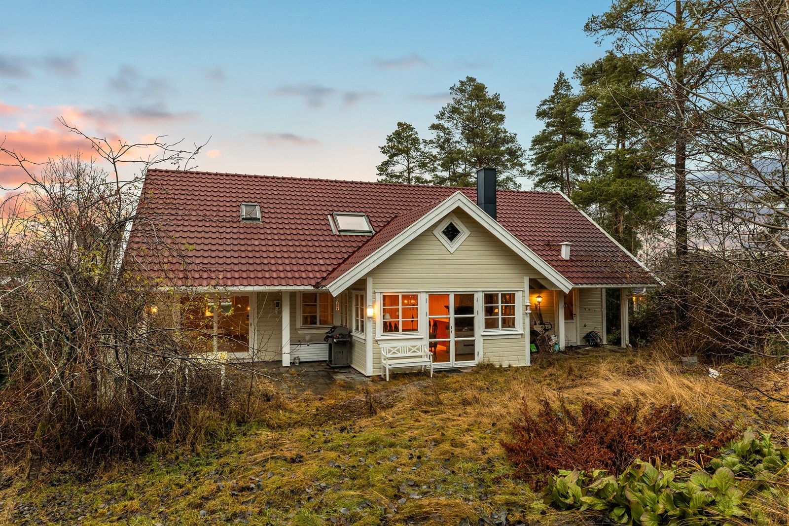 En innholdsrik og velholdt enebolig med en familievennlig planløsning over to plan. Galleribilde
