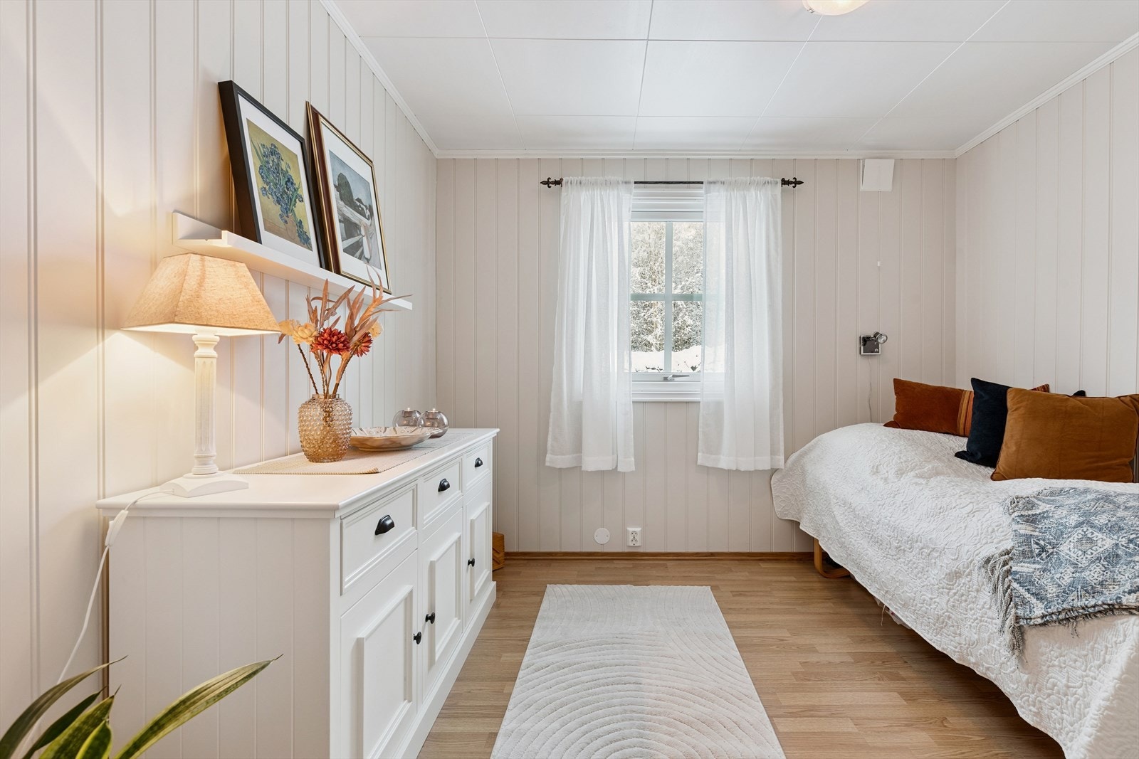 Soverom 2, også i lys og koselig stil. Galleribilde