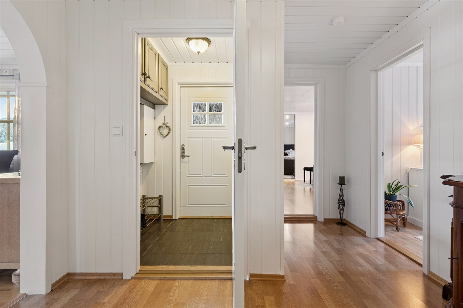 Her har man alle boligrom på en flate, noe som gjør dette til en praktisk bolig som passer de fleste. Galleribilde