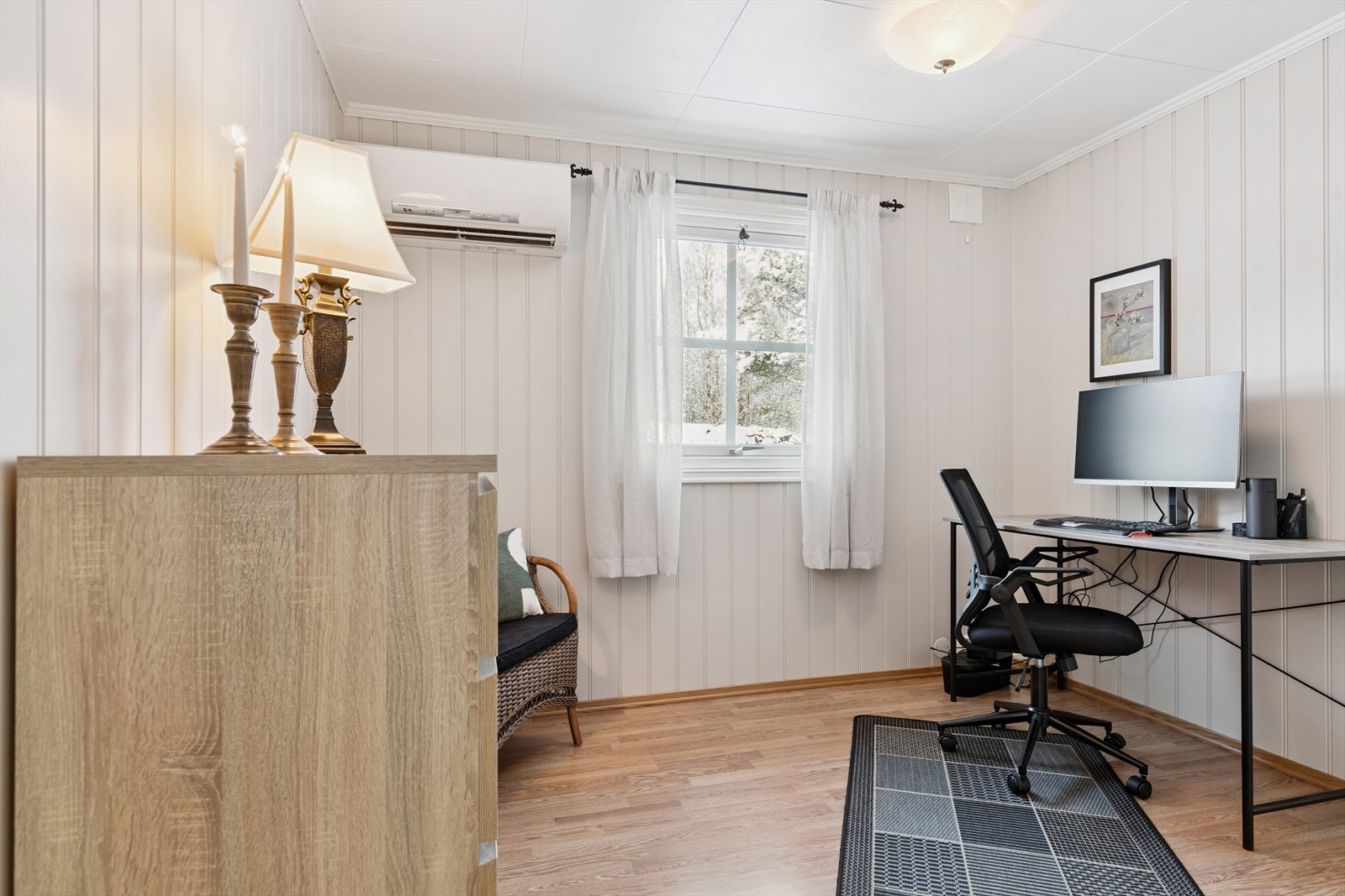 Soverom 3, eller kanskje ett hjemmekontor? Her er også varmepumpen plassert. Galleribilde