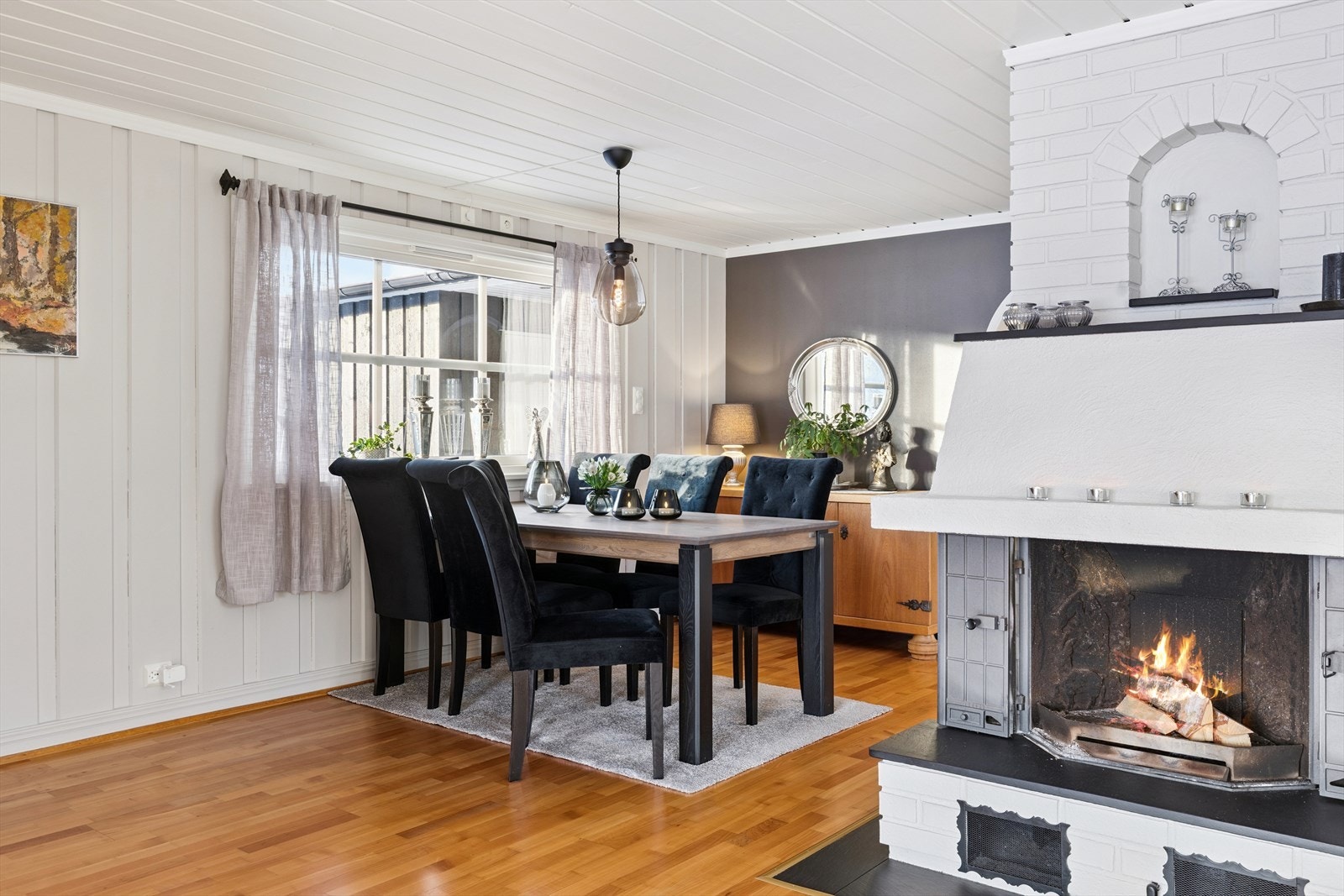 Hyggelig spisestue. Galleribilde