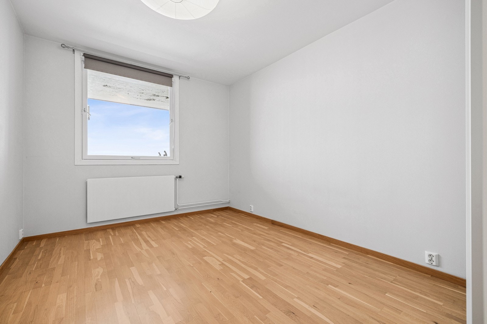 Soverom med garderobeskap Galleribilde