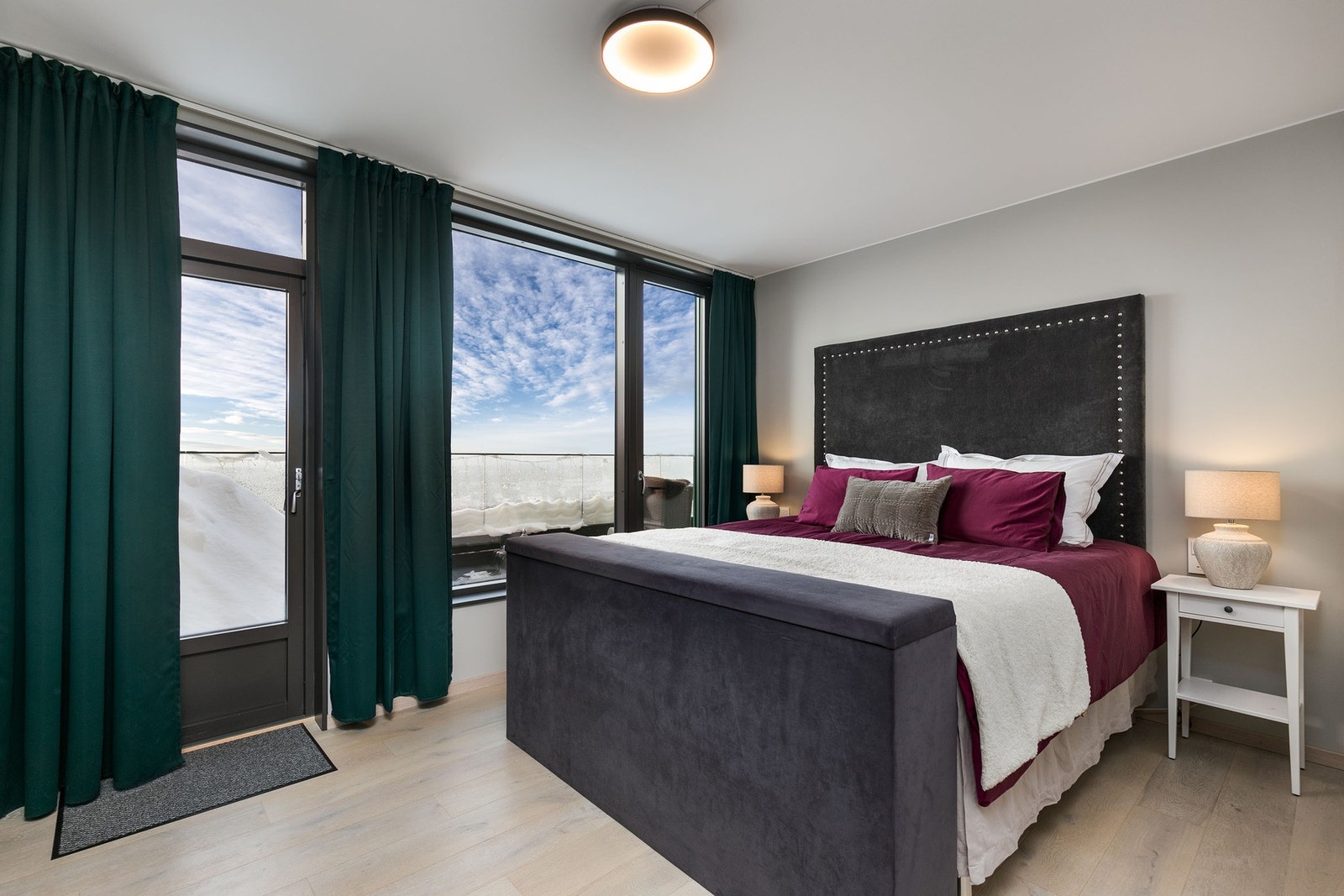 Leiligheten har 3 romslige og tiltalende soverom. Galleribilde