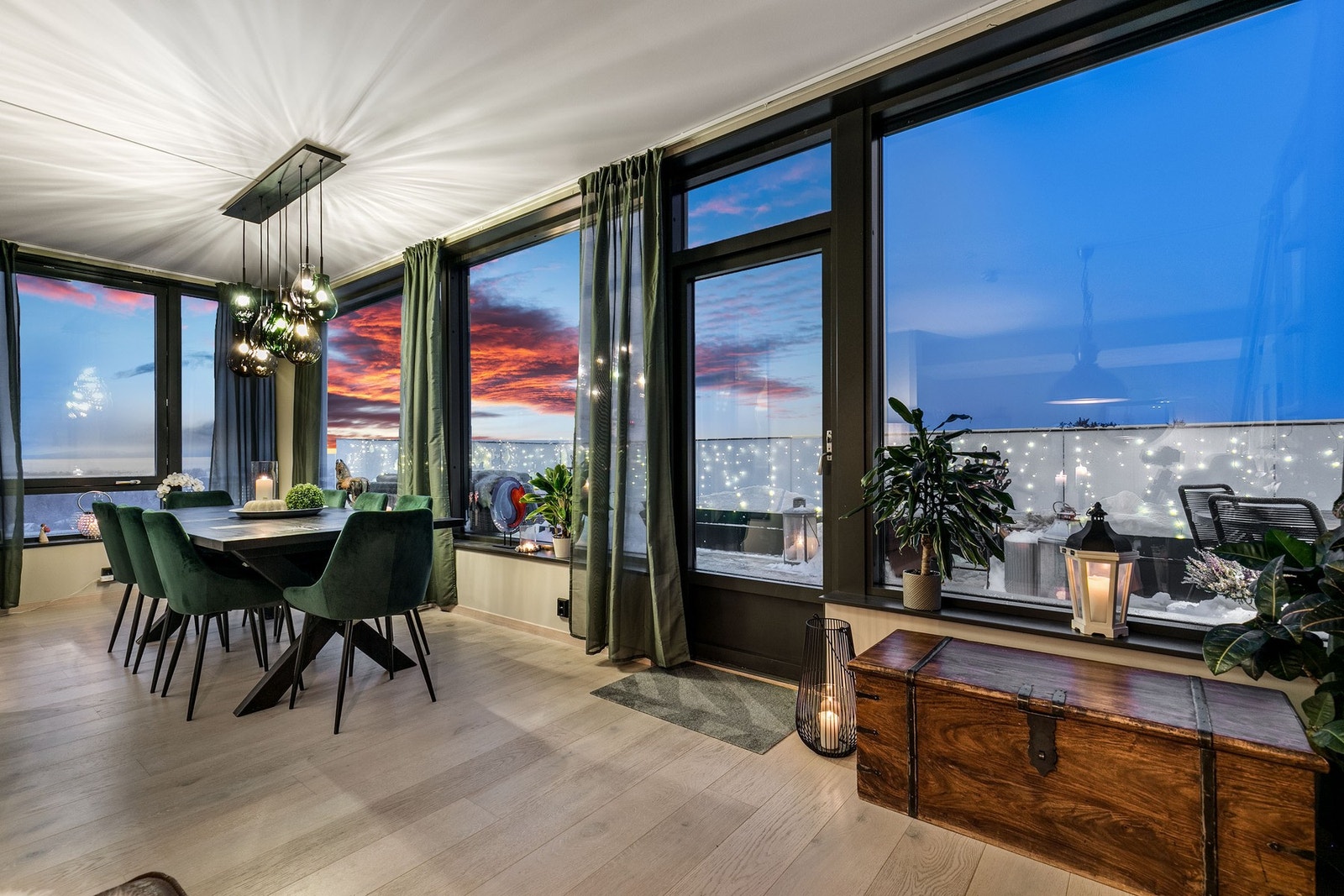 Nyt roen og utsikten samtidig som du er midt i byen. Galleribilde