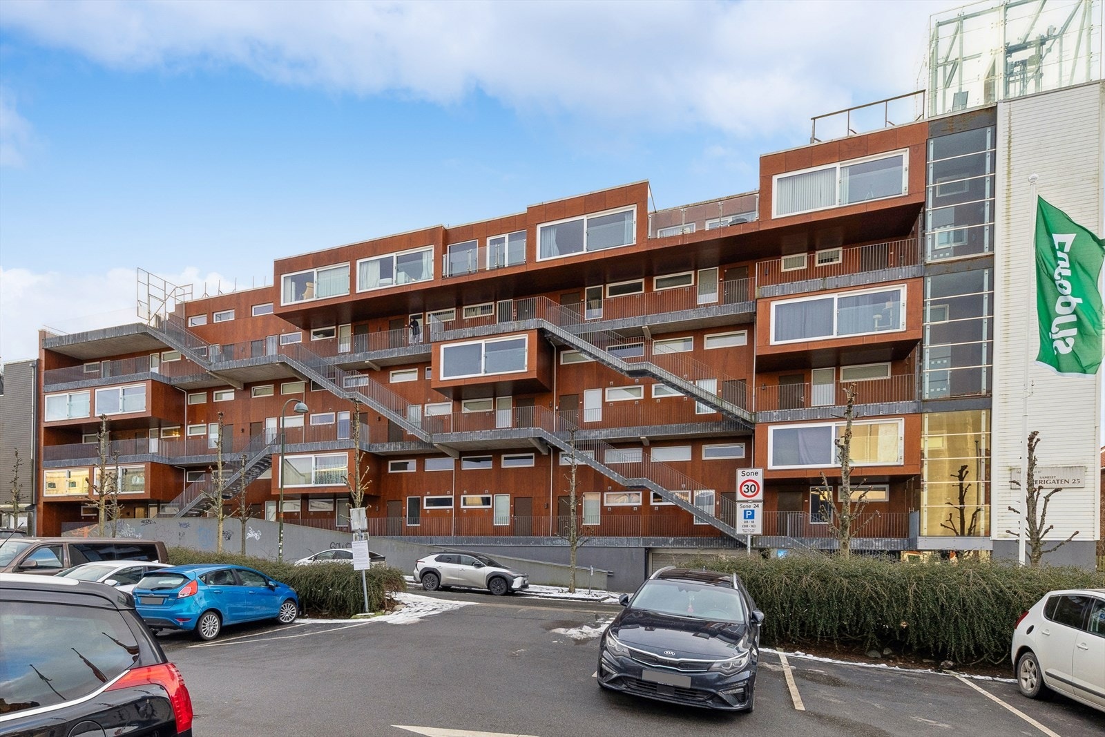 Leiligheten ligger i byggets 3. etasje! Galleribilde