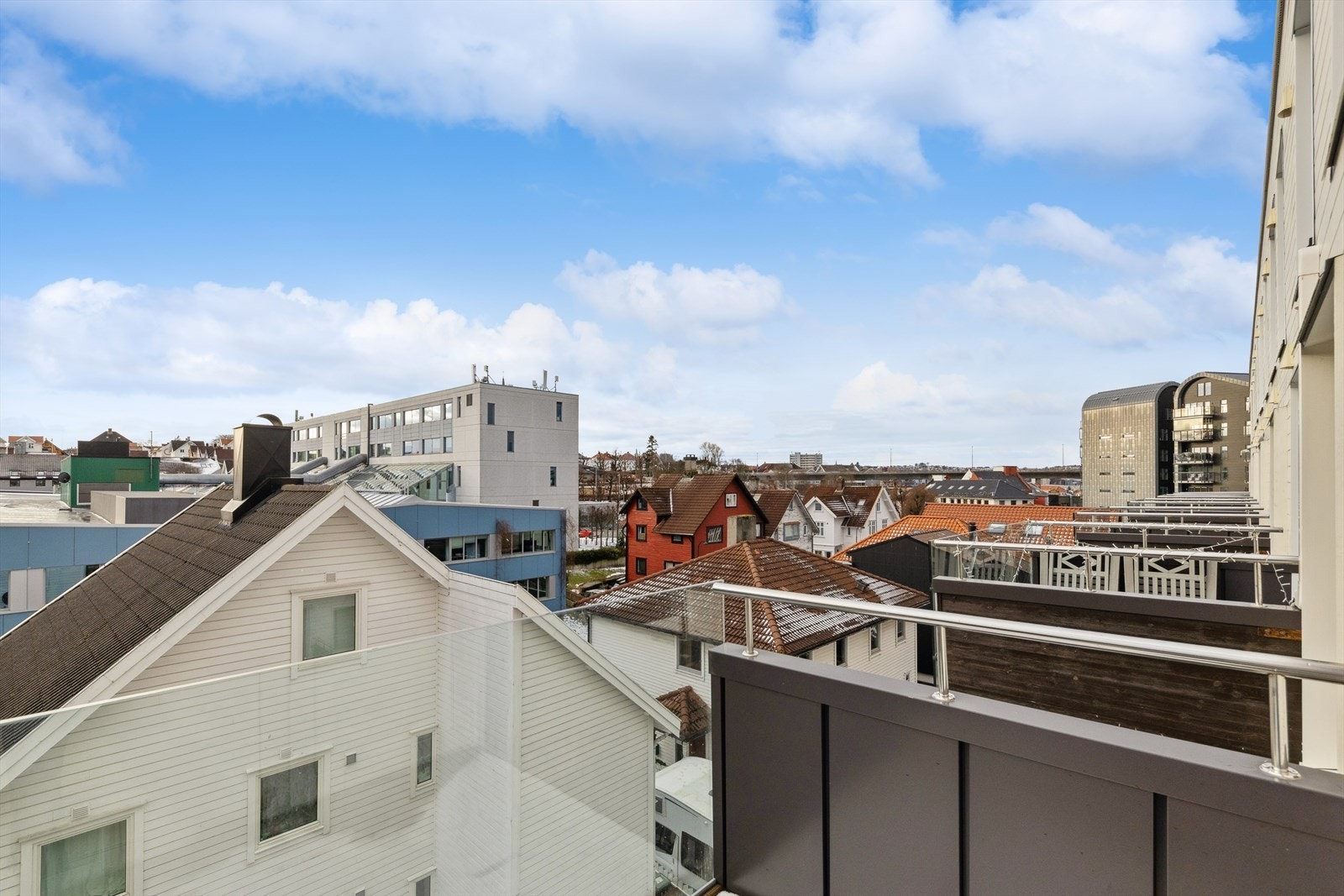 Utsikt ut over nærområdet. Galleribilde