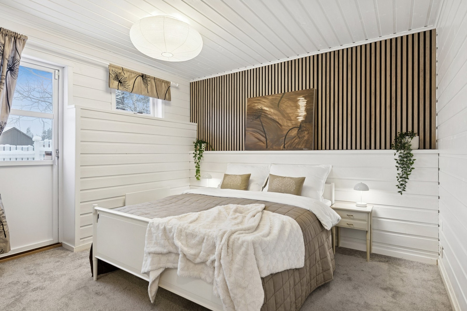 Romslig soverom med plass til seng og møblement etter eget ønske. Galleribilde