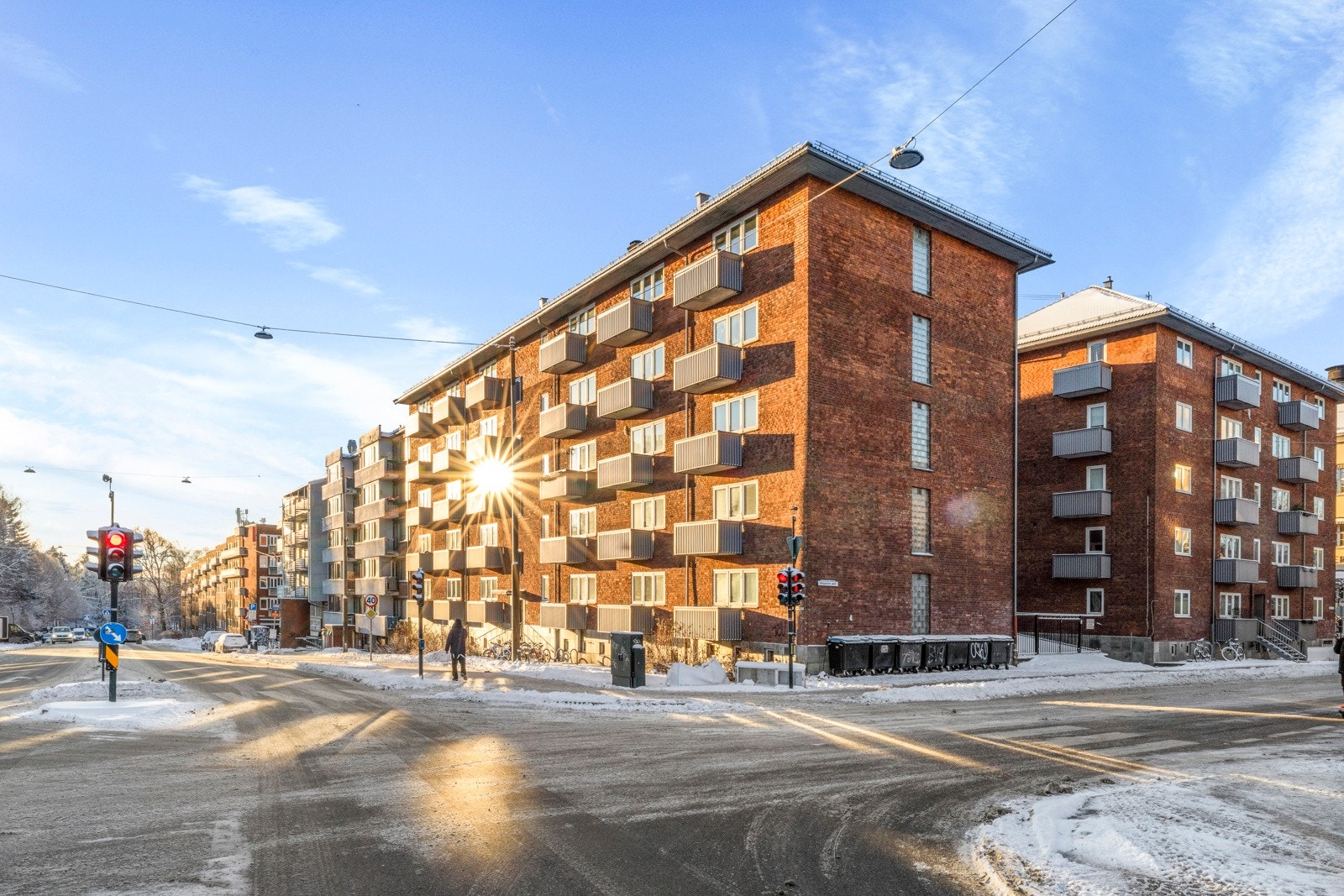 Leiligheten er beliggende i 2.etasje med heisadkomst. Galleribilde