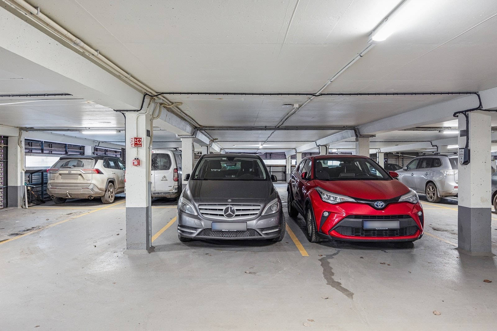Det følger med parkeringsplass i felles garasjeanlegg. Galleribilde