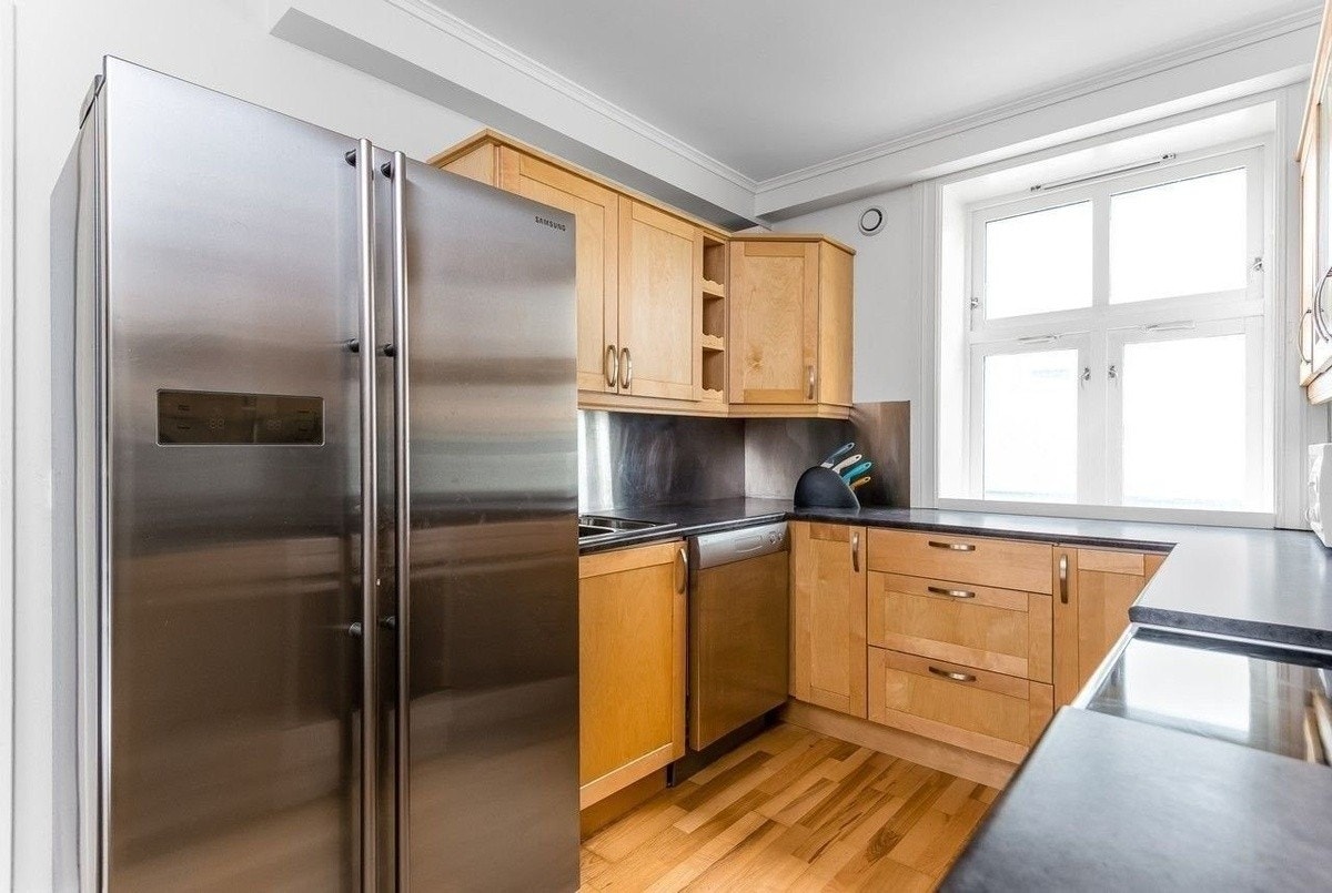 Felles kjøkken. Det er godt med skap og benkeplass. Galleribilde