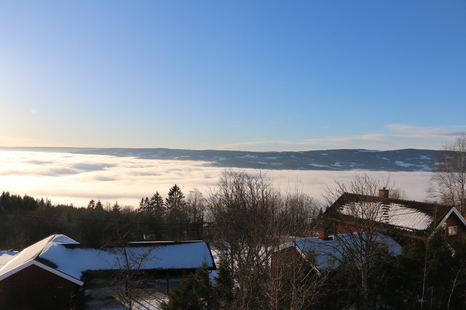 Når det er tåke nede i dalen opplever eier at de ofte ligger over skydekket :-) Galleribilde