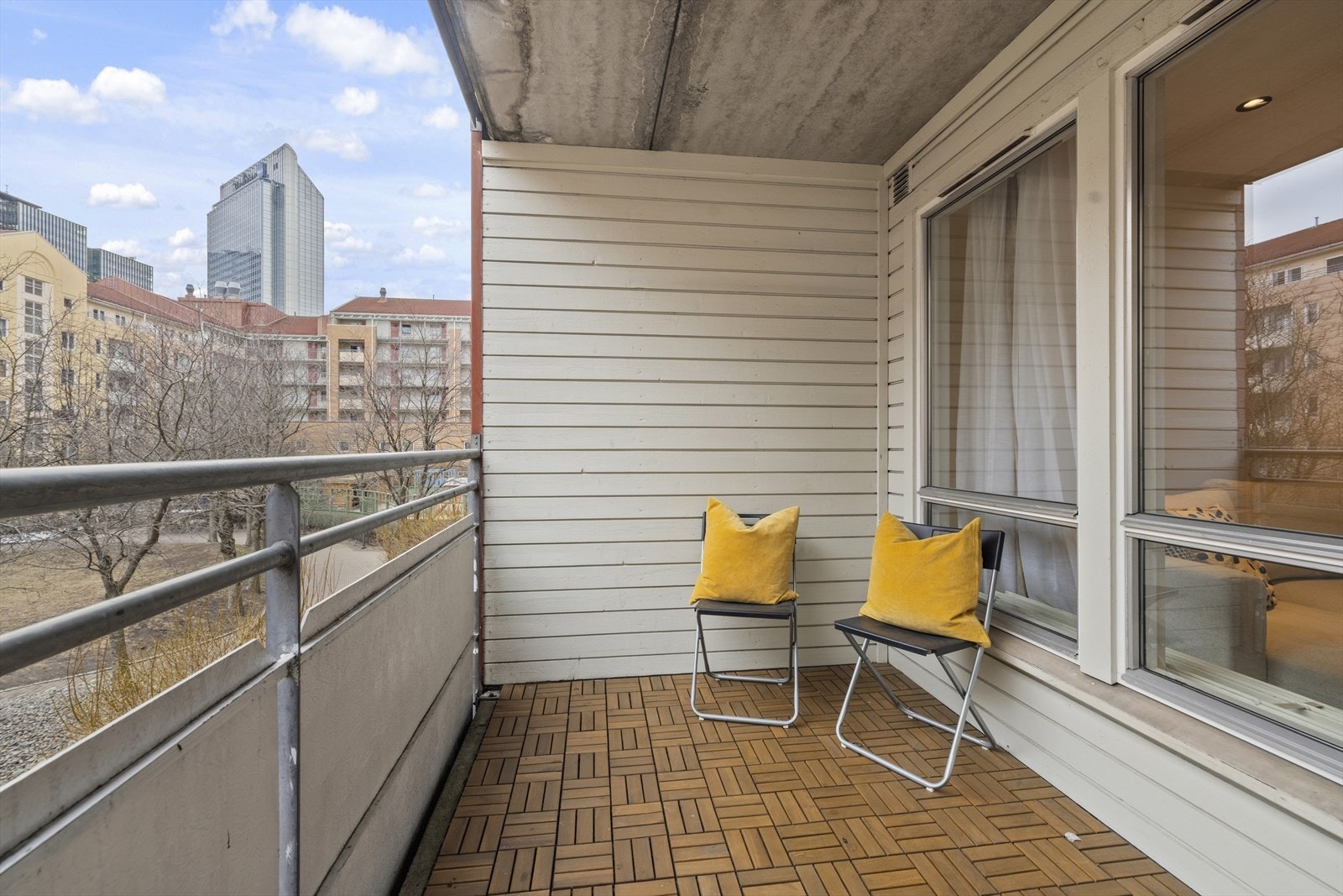 Det er plass til utemøblement og beplantning, så her kan du nyte varme sommerdager! Galleribilde