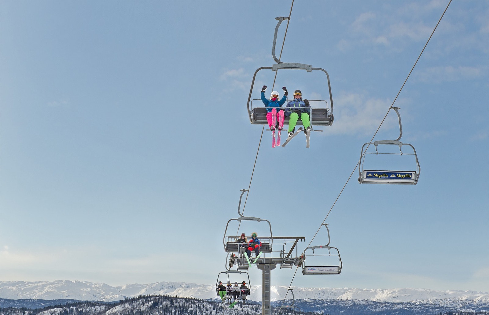 Skianlegget har kveldskjøring, terrengpark, frikjøringsmuligheter, bratte bakker og barnebakker Galleribilde