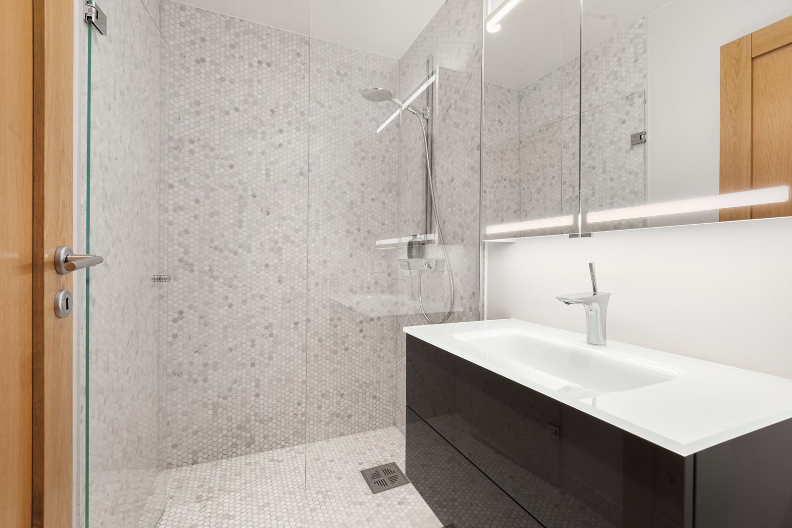 Meget lekkert bad med romslig dusj. Galleribilde