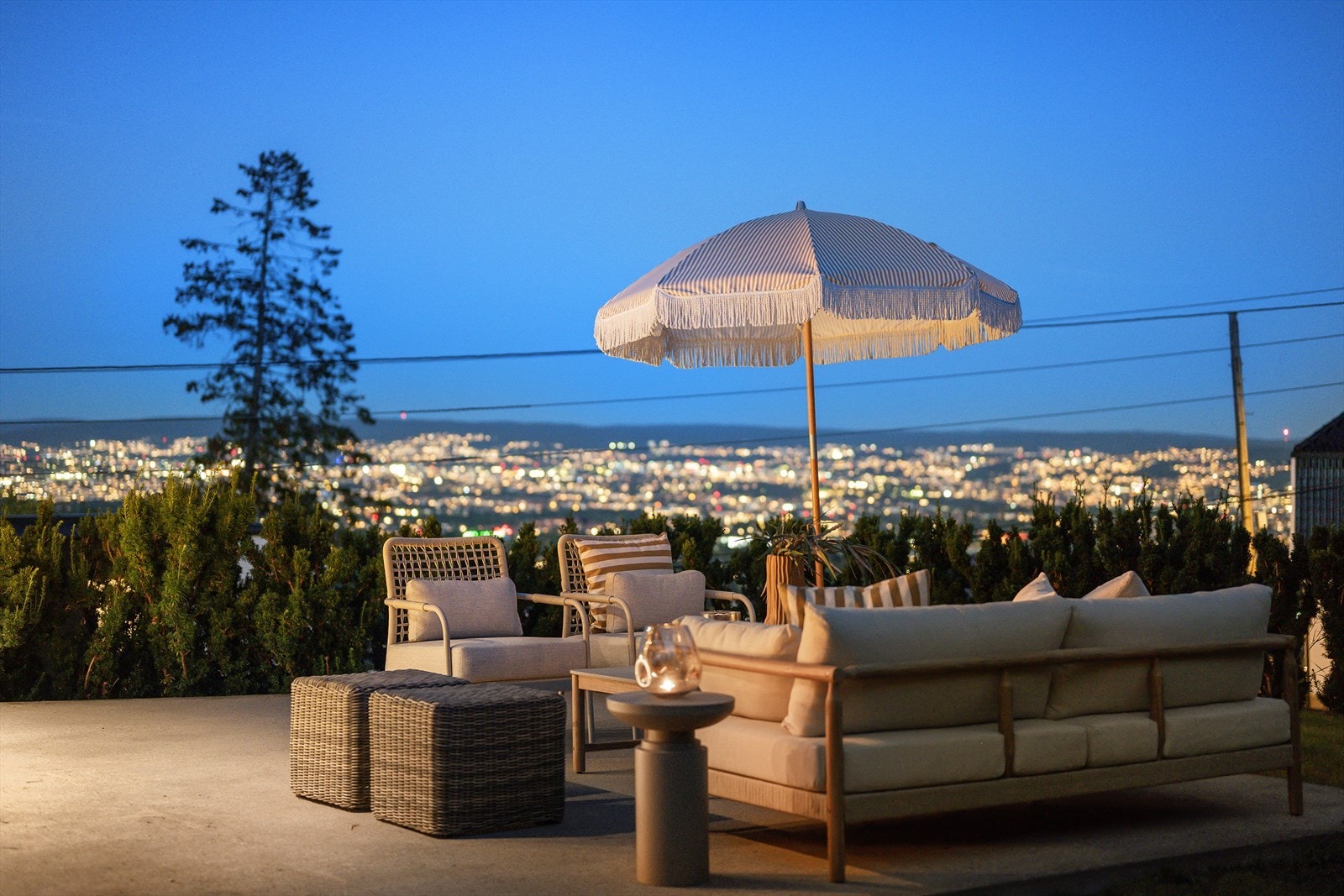 En lekker funkisperle med fantastisk utsikt over byen og mot fjorden. Galleribilde