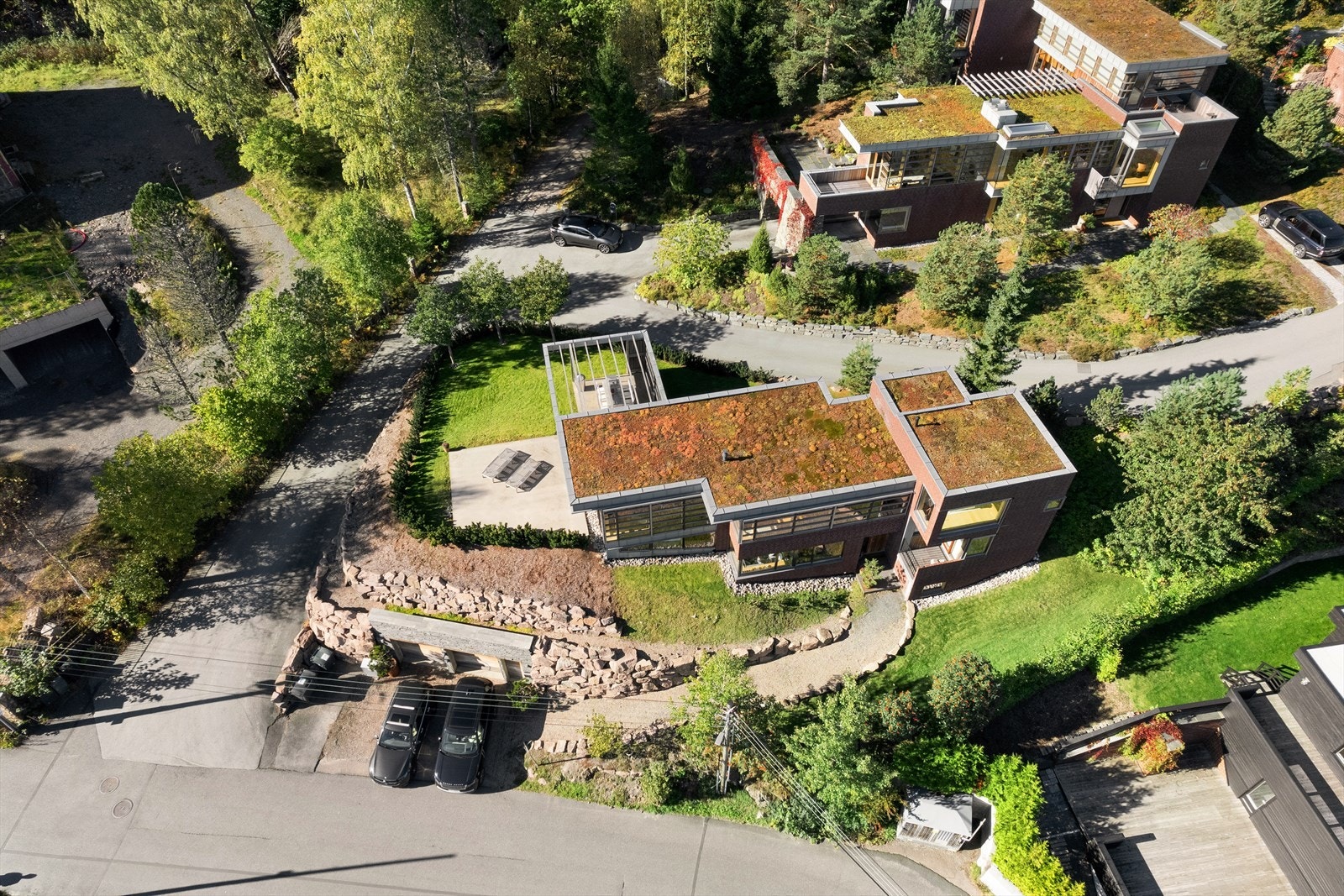 Oversiktsbilde over eiendommen. Det foreligger rammetillatelse fra 2024 for utbygging av hage/basseng. Galleribilde