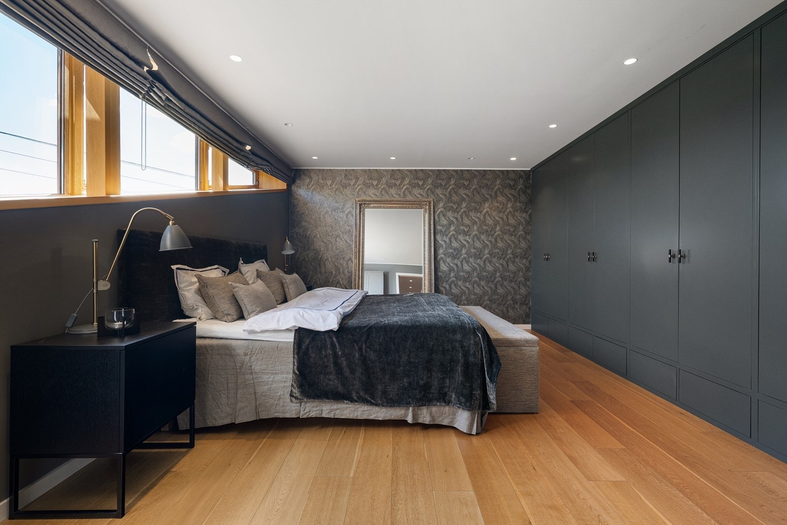 Stor snekkerbygget garderobe. Galleribilde