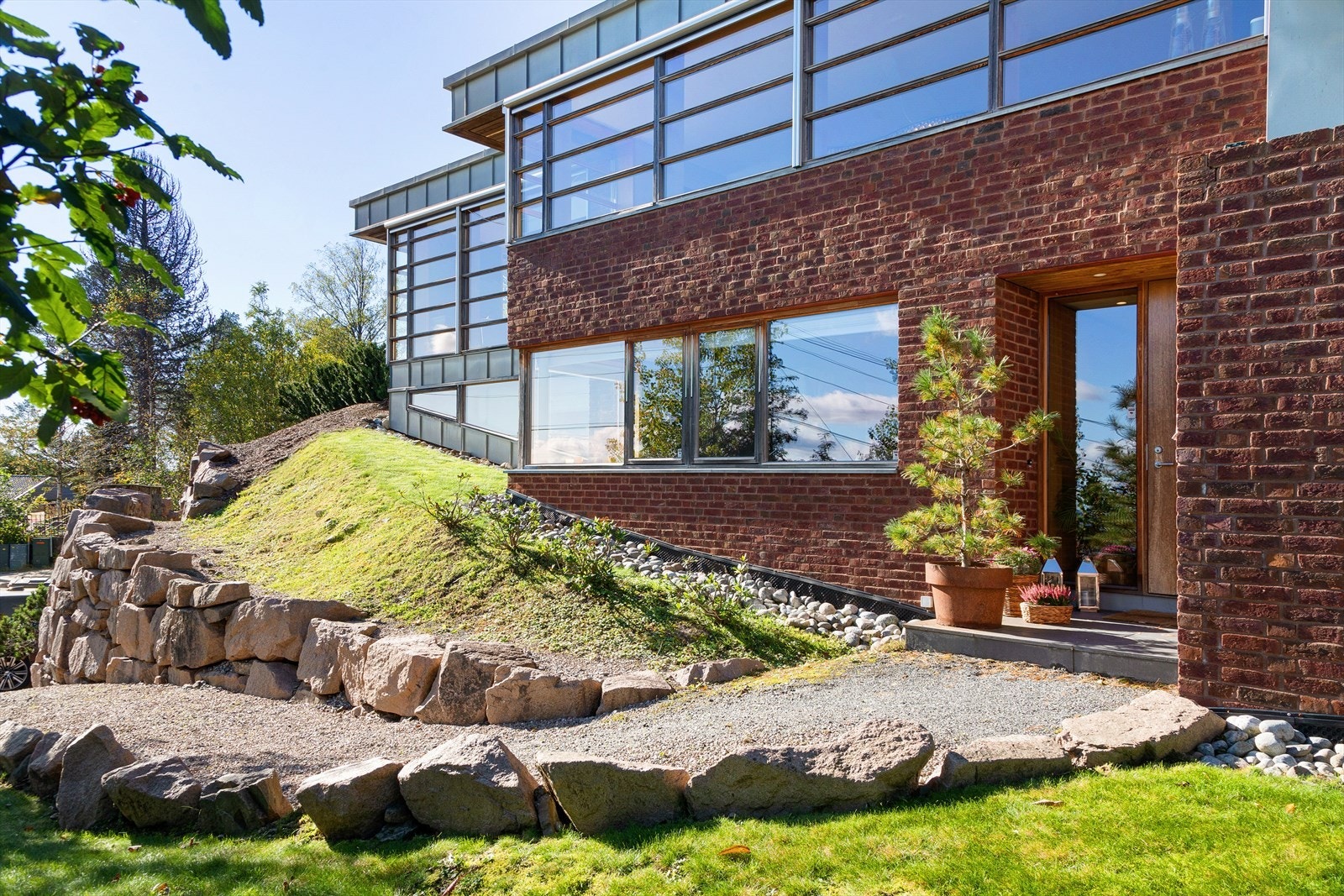 Pent opparbeidet inngangsparti. Galleribilde