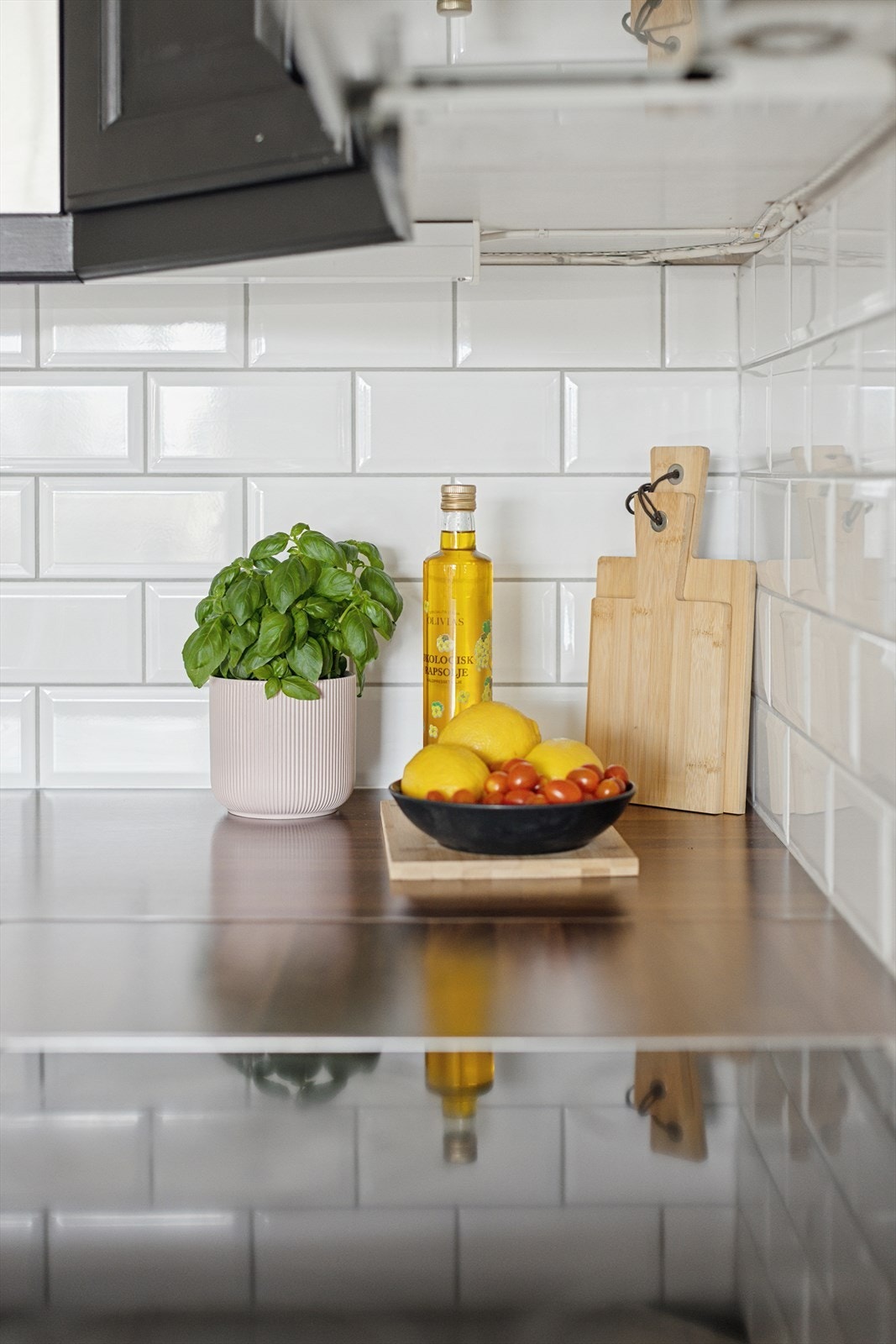 Integrerte hvitevarer som kjøleskap, komfyr og microbølgeovn medfølger. Galleribilde