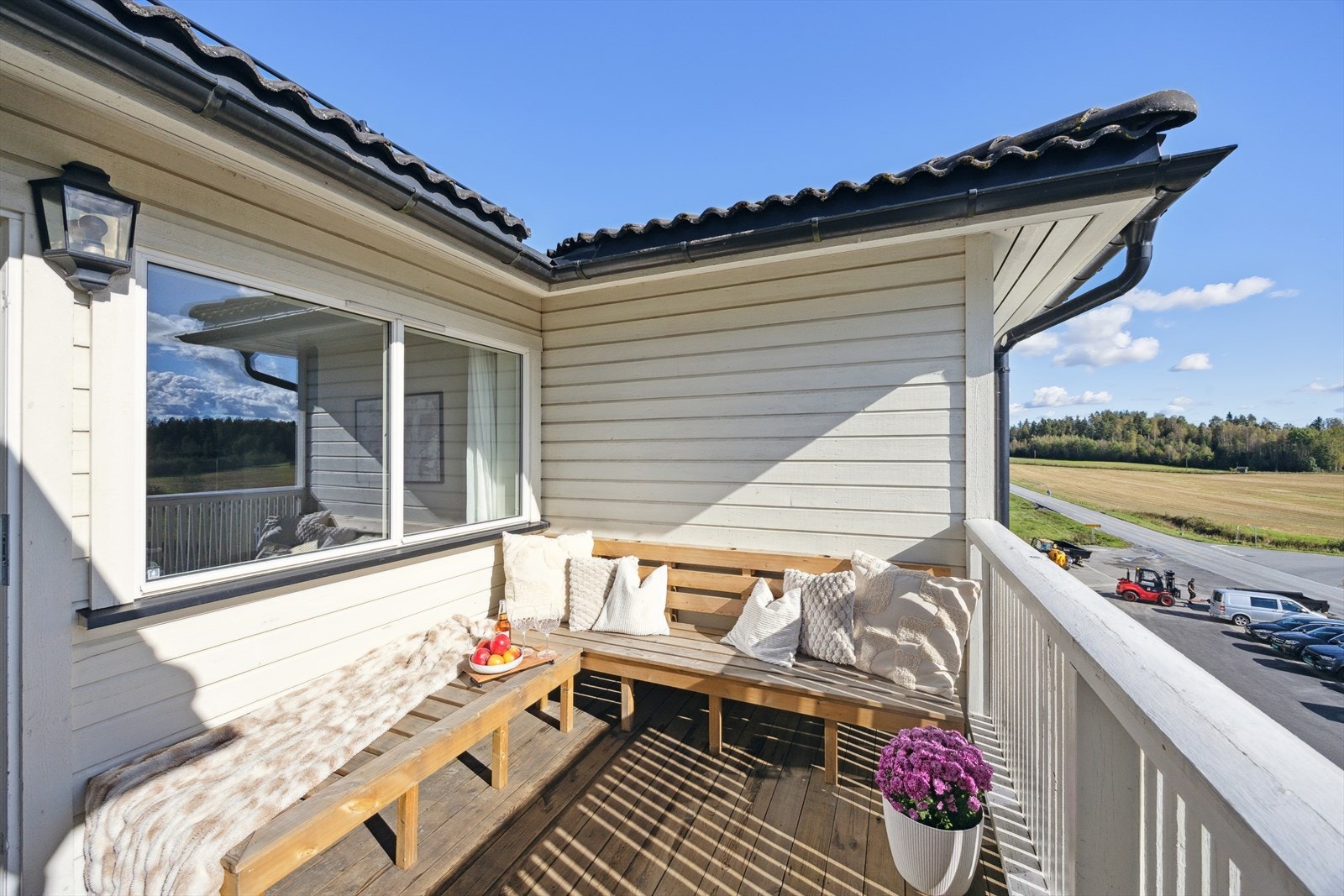 Verandaen i toppleiligheten byr på et flott utsyn og gir en uteplass med god atmosfære. Galleribilde
