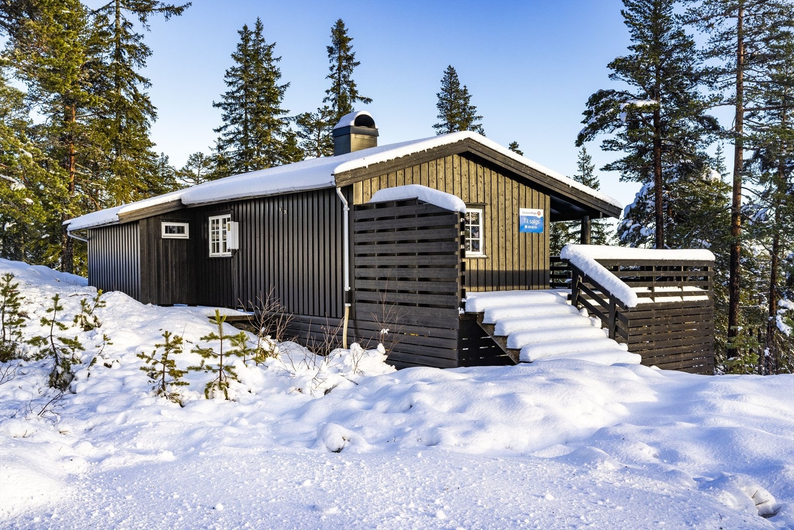 Eiendommen er en enkel og tradisjonell hytte, som har blitt pusset opp noe over de senere årene. Galleribilde