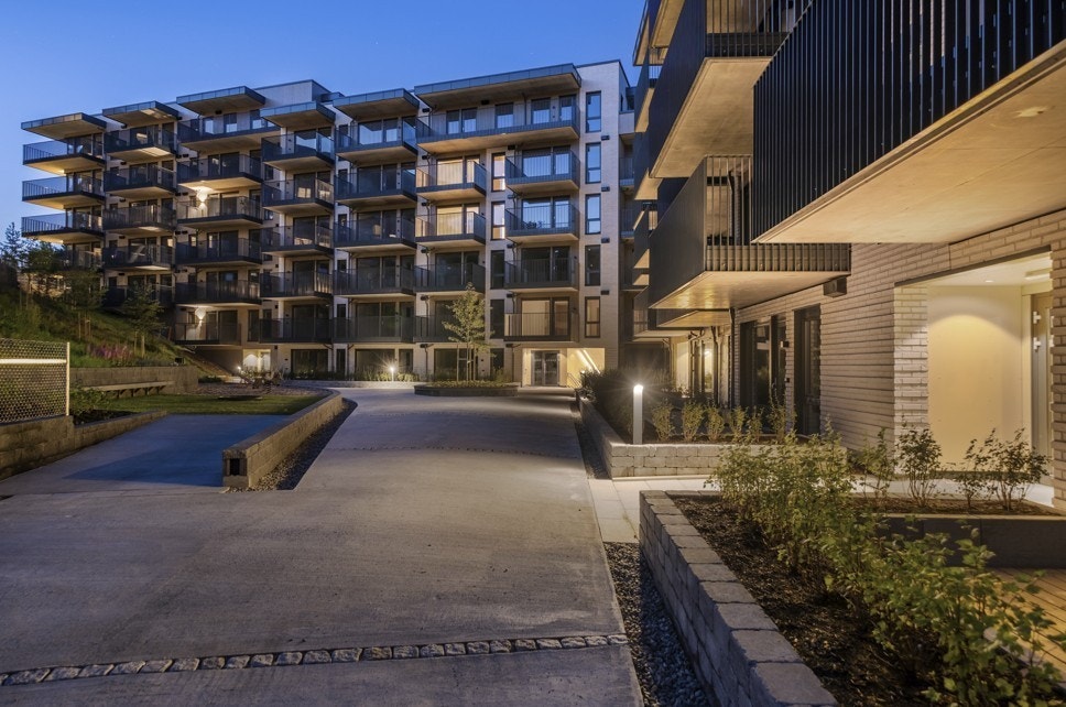 Fasade + lekeplass Galleribilde