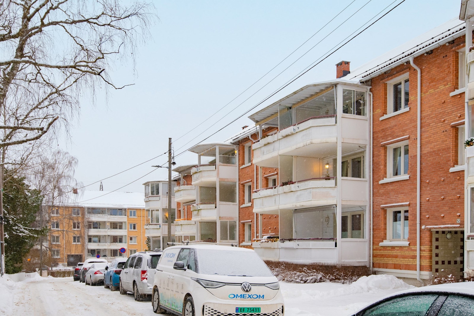 Radarveien 52 ligger flott plassert i Radarveien mot villabebyggelsen. Galleribilde