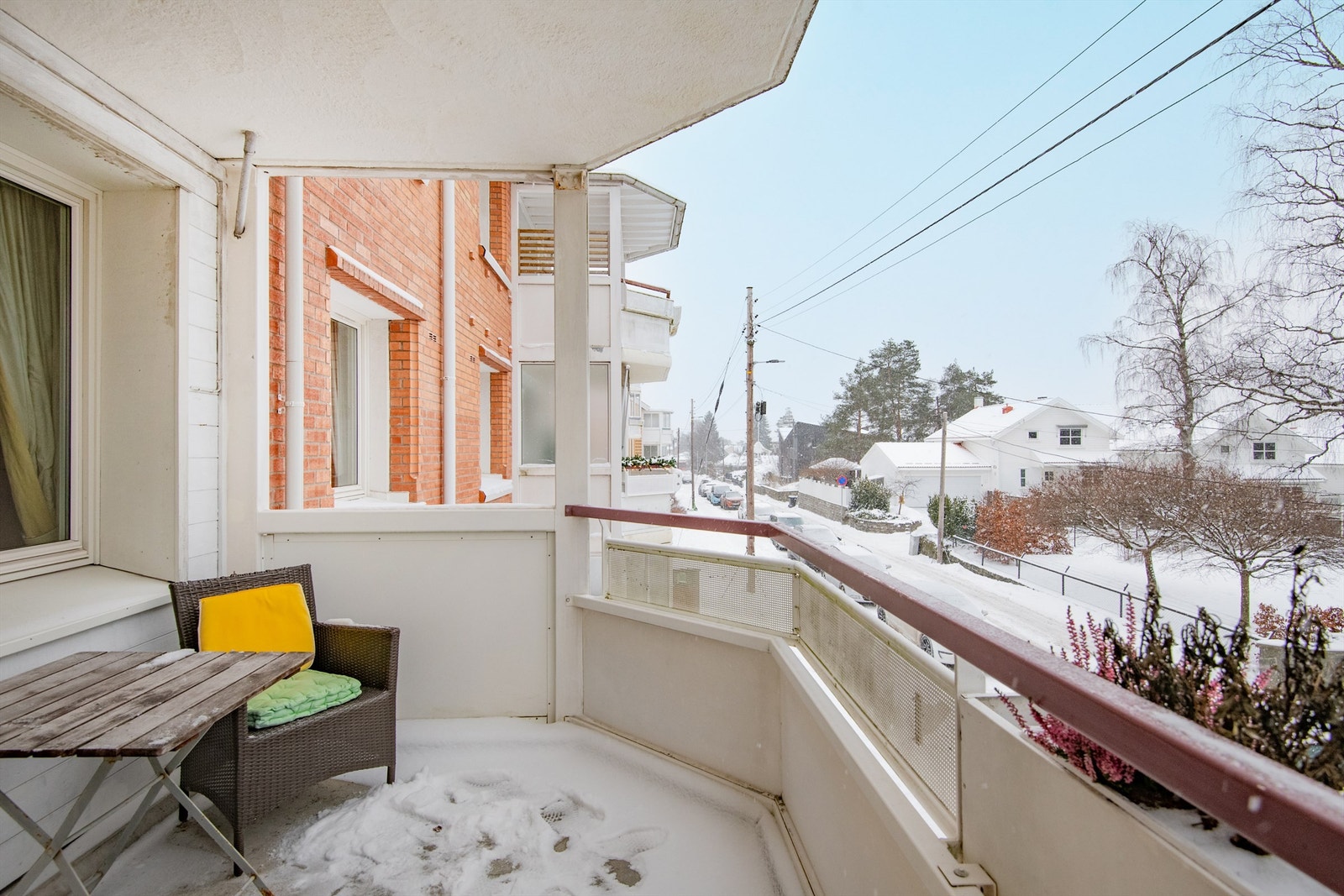 Balkongen har fin plass til utemøbler. Galleribilde