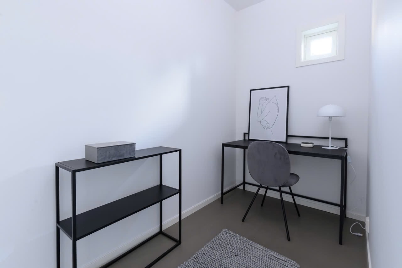 Sovealkove. Leiligheten er umøblert. Galleribilde