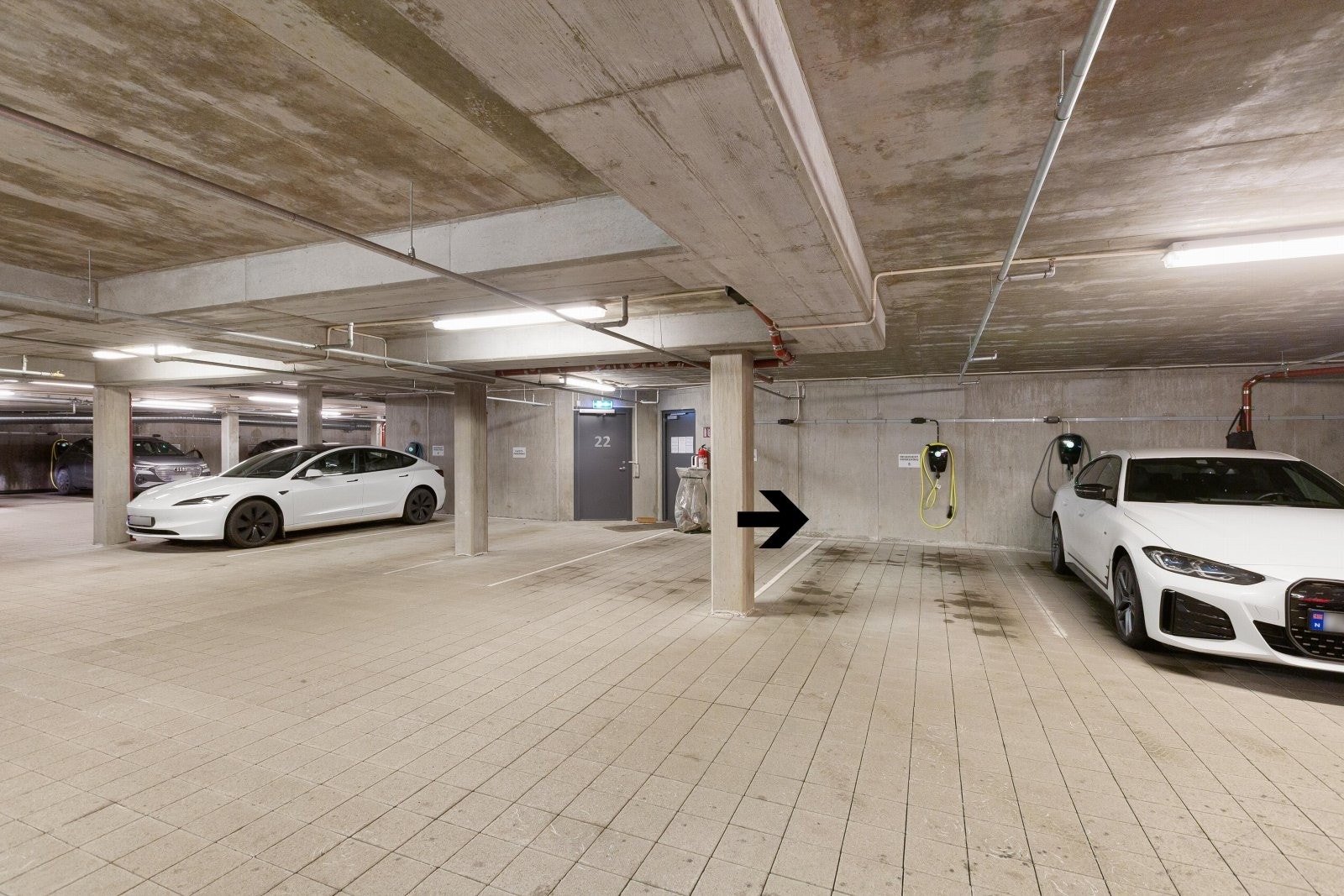 Her har du alt enkelt tilrettelagt. Parker bilen og ta heisen direkte opp til leiligheten. Galleribilde