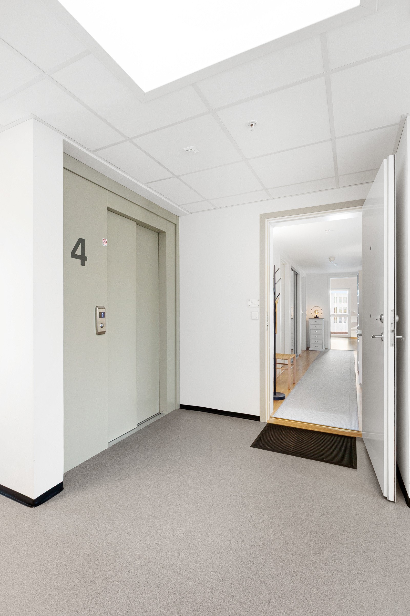 Det er heis opp til leiligheten. Galleribilde