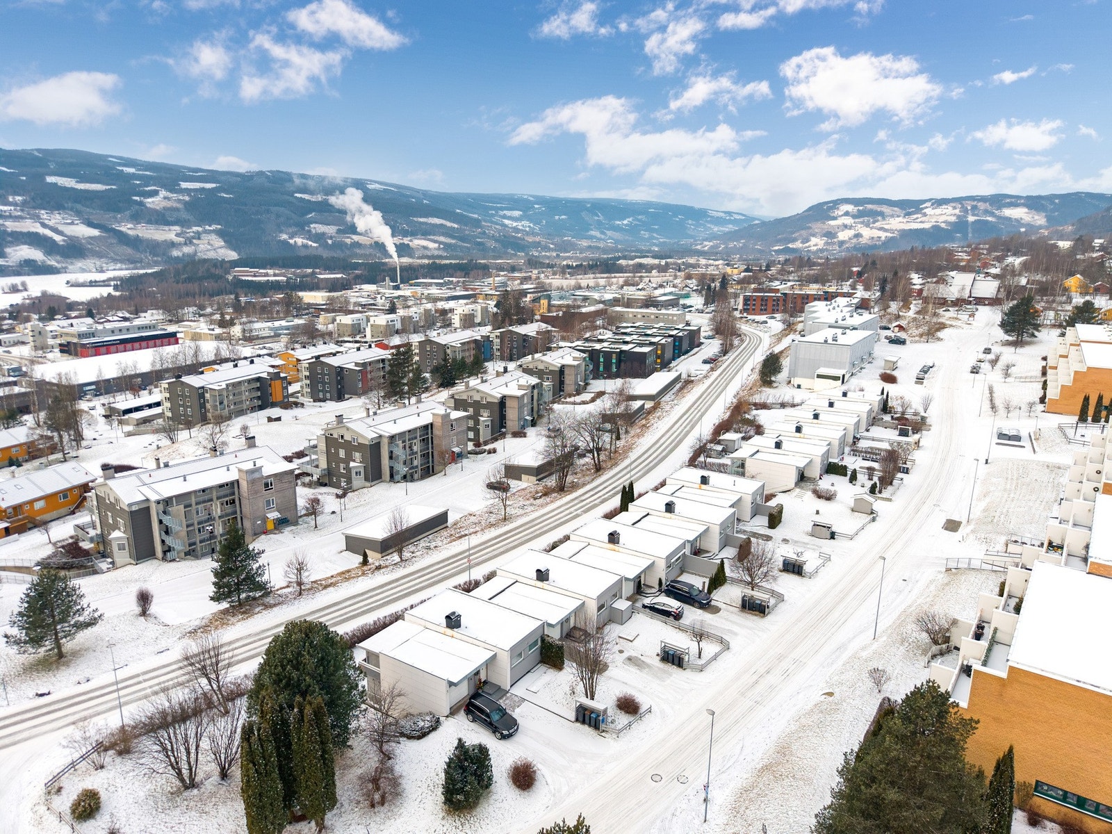 Det er god plass til parkering ellers foran garasjen Galleribilde