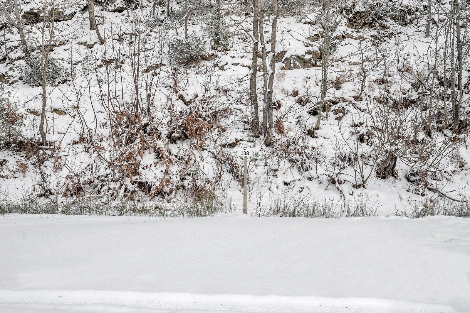 Parkeringplass ca 70m fra eiendommen Galleribilde
