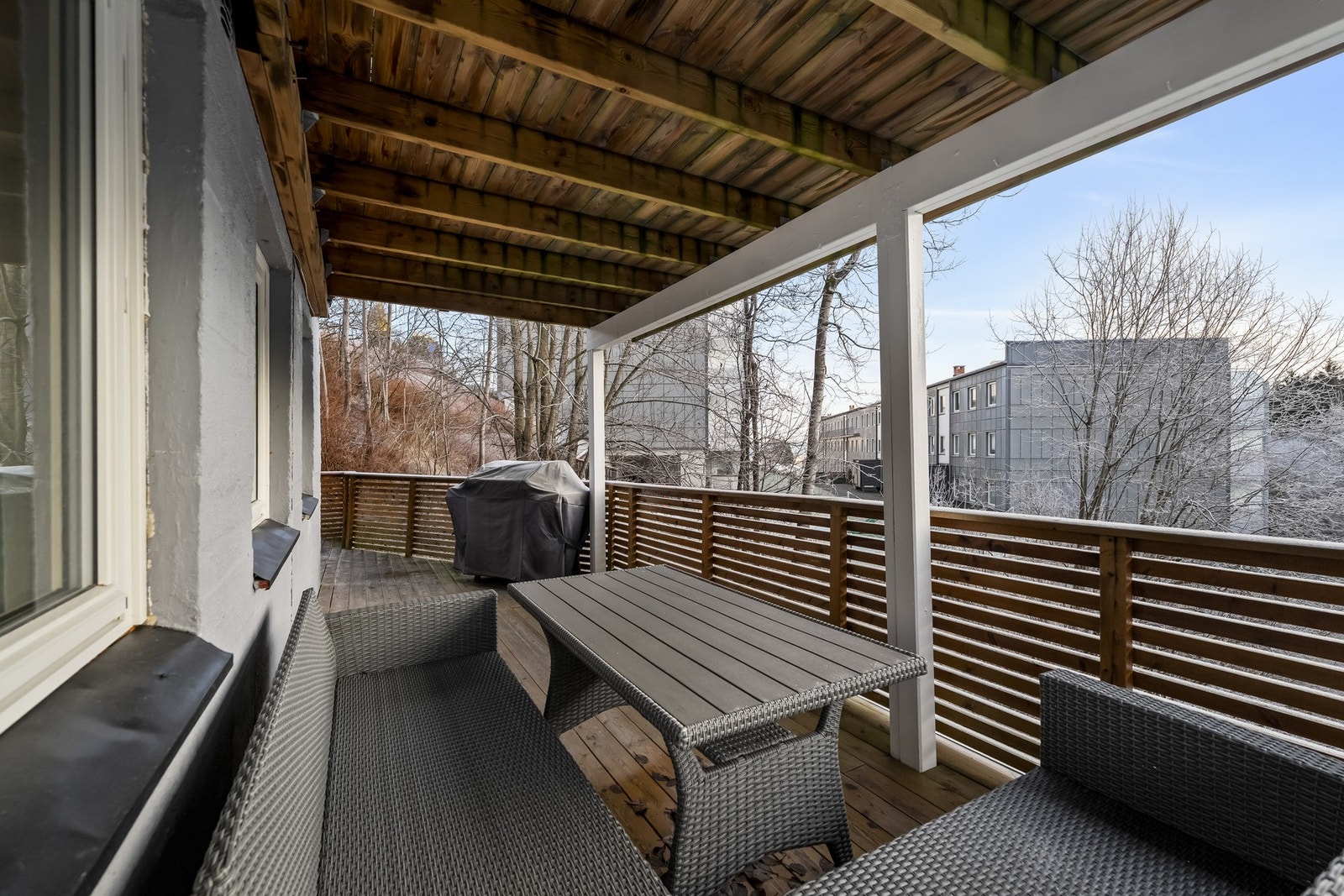 Hagemøbler og grill medfølger boligen ved salget. Galleribilde