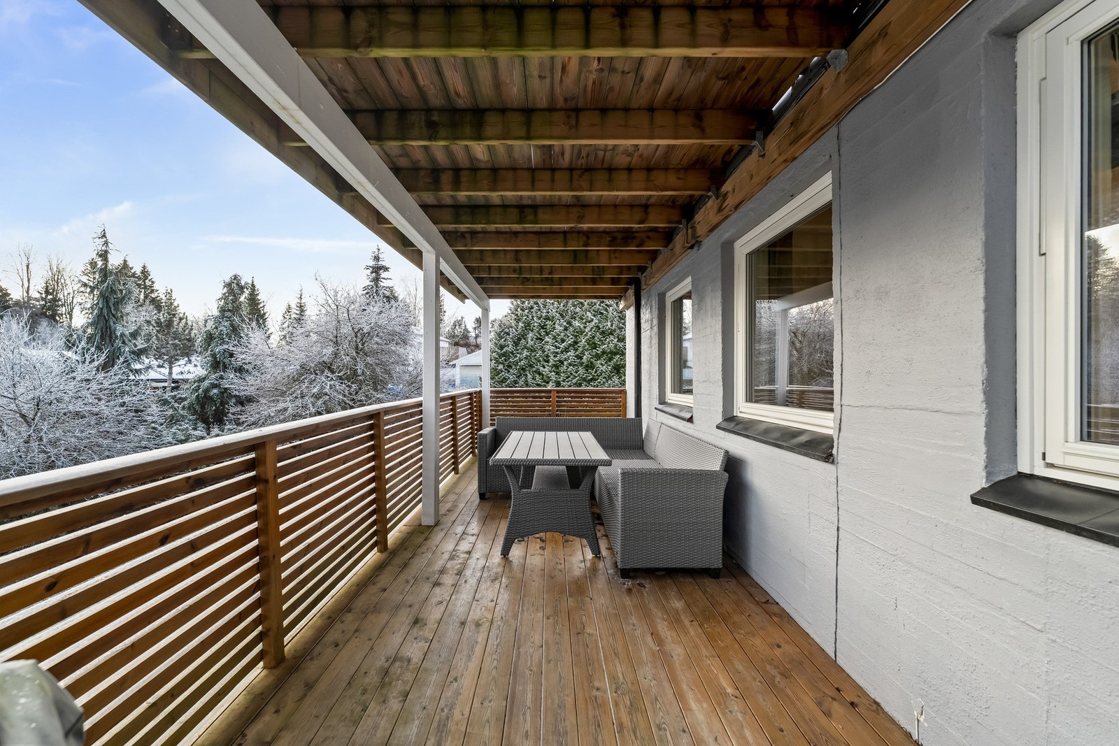 På terrassen kan man nyte gode solforhold i skjermede omgivelser. Galleribilde