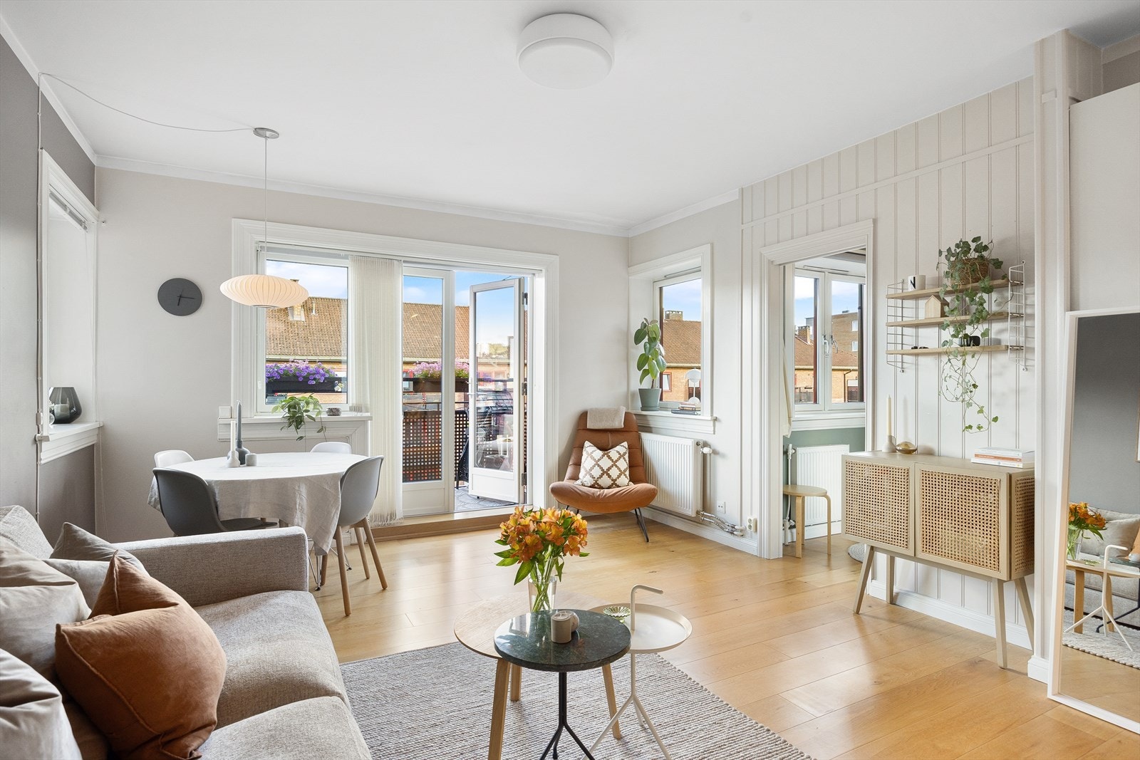 Velkommen til Maridalsveien 229B! Dette er en delikat og lys 2-roms leilighet som ligger urbant til på Nydalen/Bjølsen med enkel adkomst til det meste av bymessige fasiliteter. Galleribilde