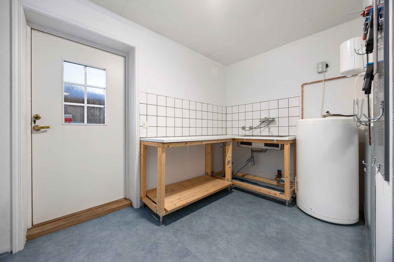 Vaskerom - ca 8,5 kvm. Praktisk rom med plass for benk! Galleribilde