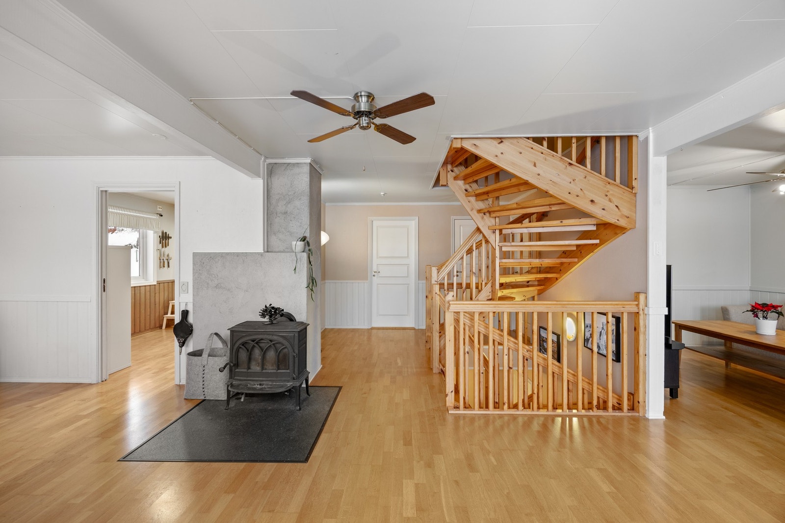 Fra gangen er det adkomst til soverom, WC og bod Galleribilde