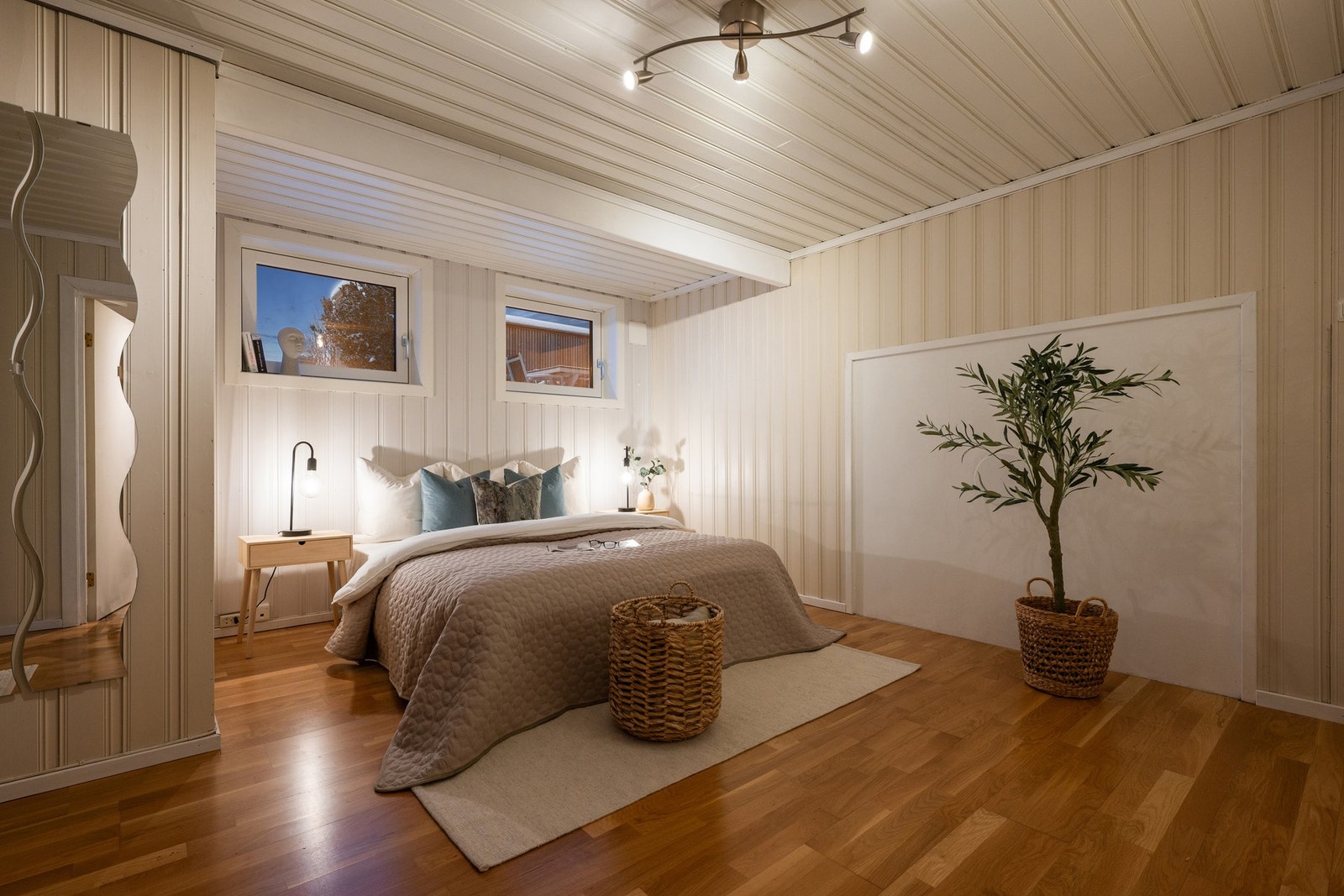 Det tredje soverommet finner du her. Et stort soverom med mye plass. Galleribilde