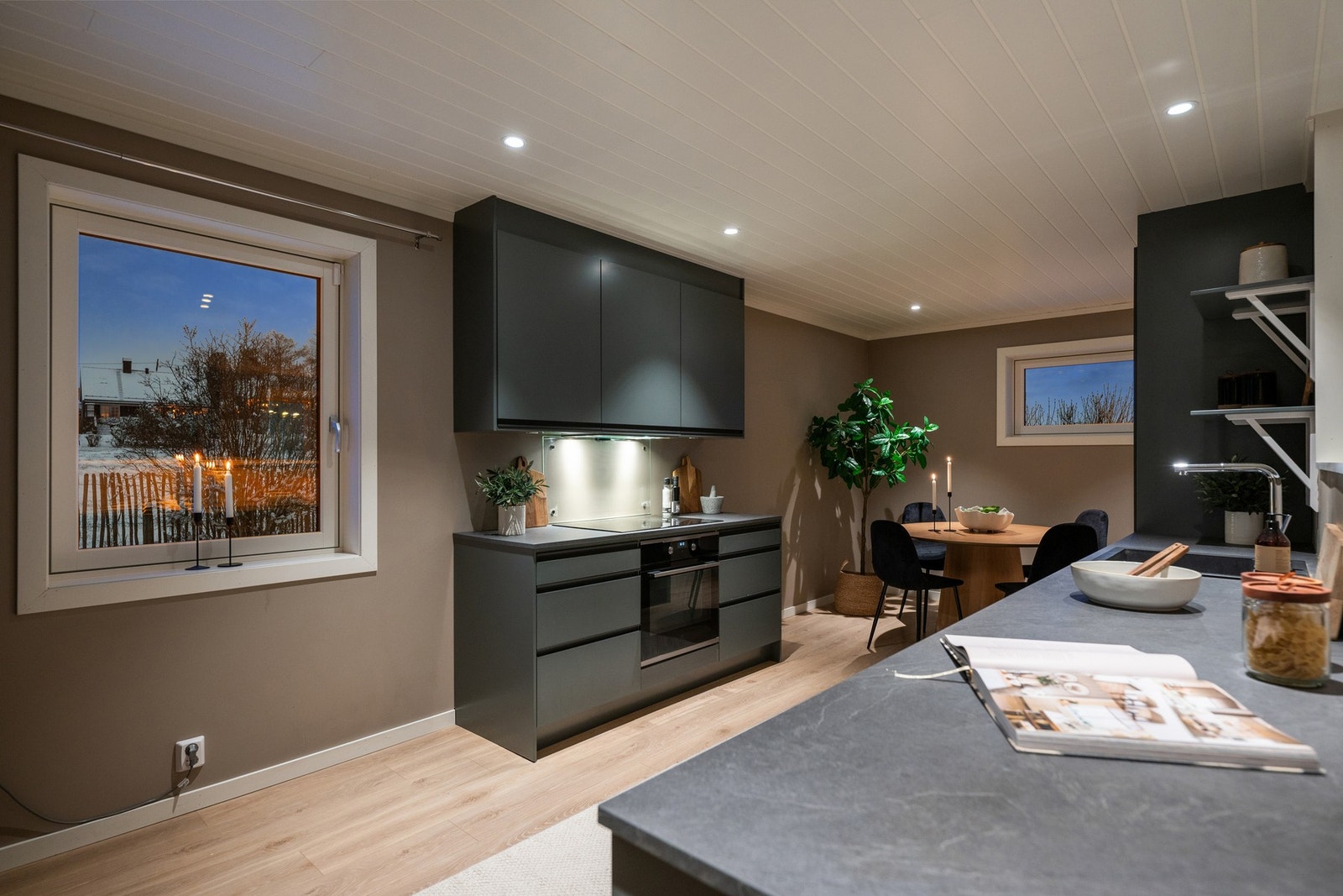 Kjøkkeninnredning fra Drømmekjøkkenet, montert i 2022. Galleribilde