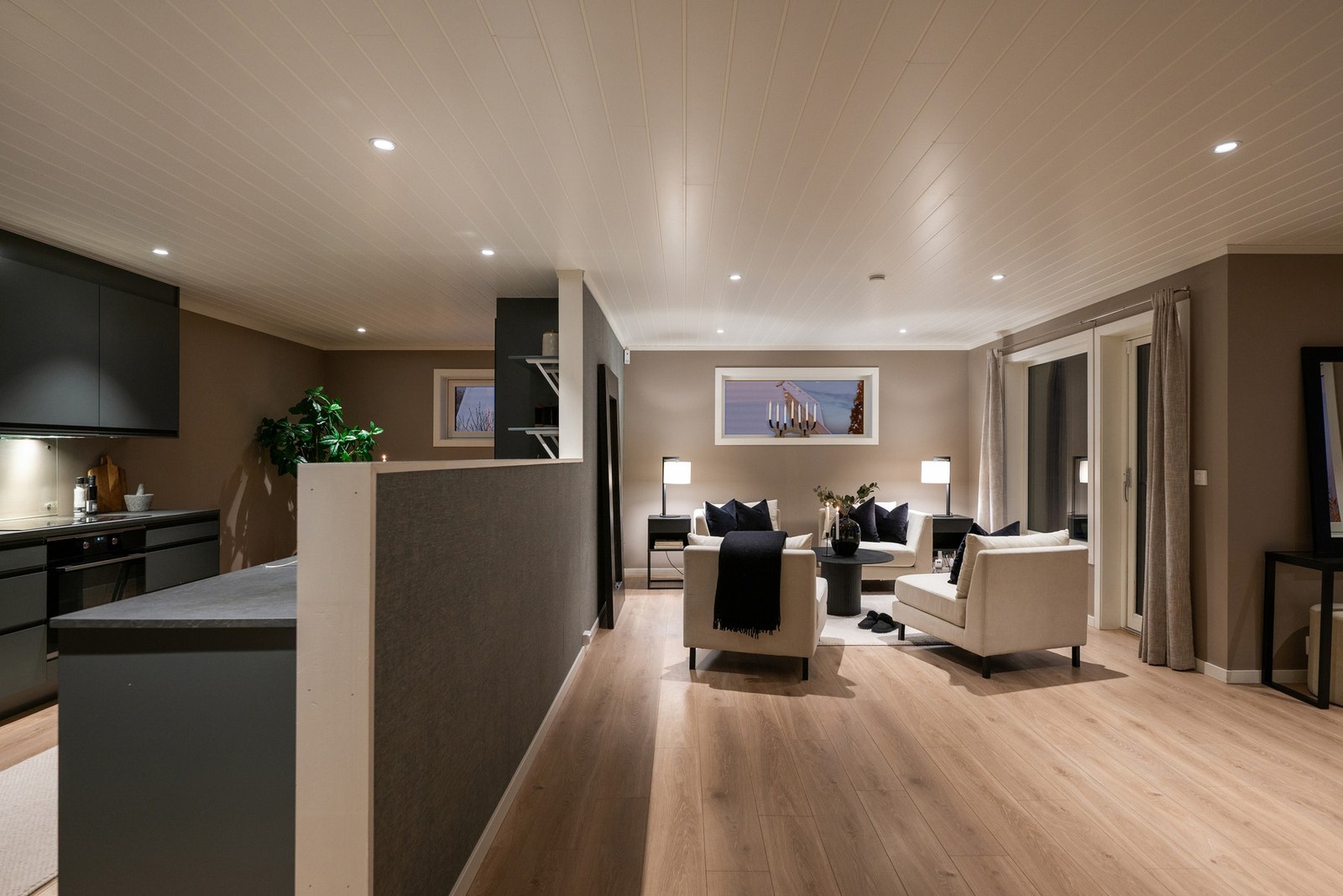 Den åpne løsningen skaper en god atmosfære. Galleribilde