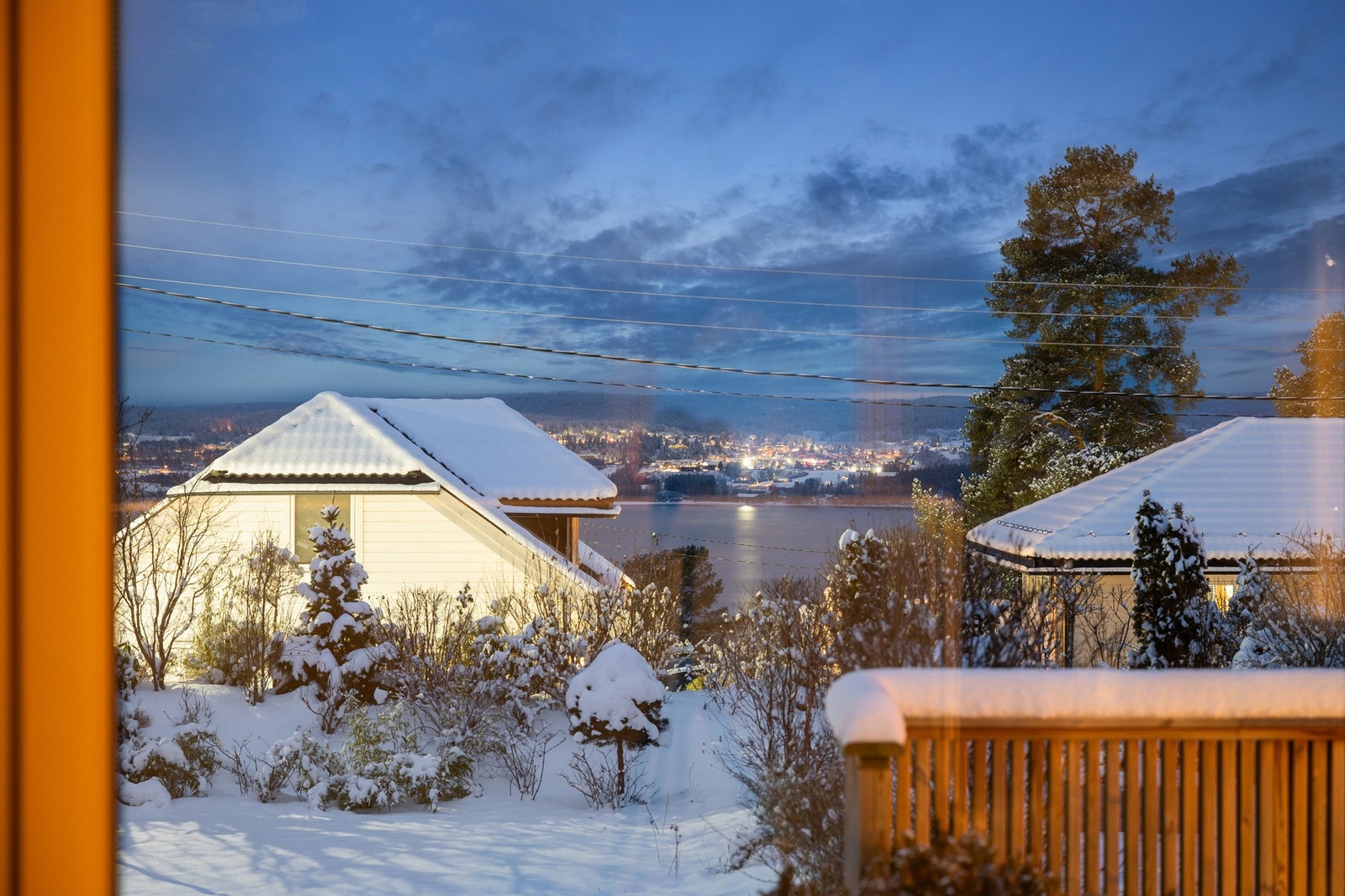Nydelig fjordutsikt fra eiendommen! Galleribilde