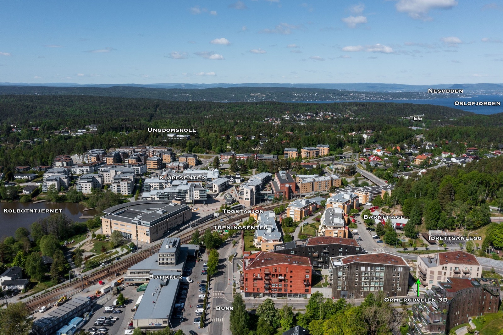 Kolbotn Torg alene huser rundt 60 butikker og spisesteder, i tillegg til helserelaterte og øvrige servicetilbud. Galleribilde