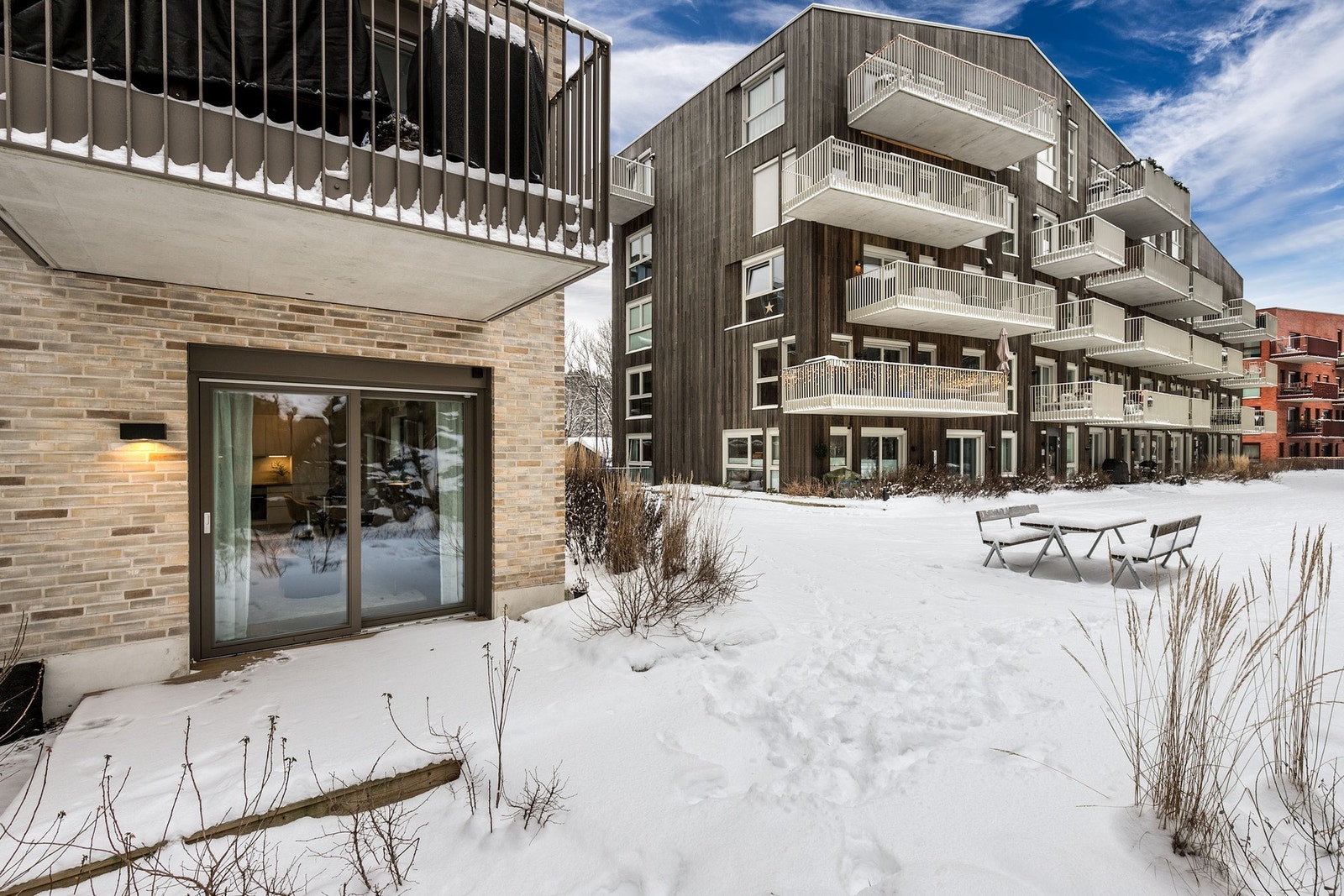 Utgang til vestvendt terrasseplatting på 6 kvm Galleribilde