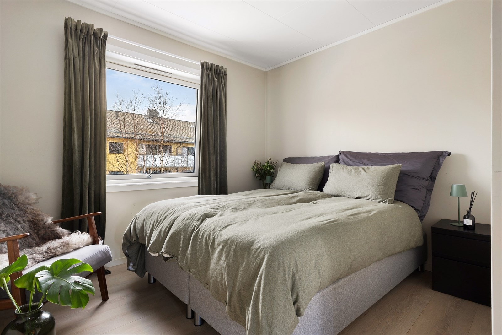 Leiligheten har to romslige soverom med plass til seng og garderobe. Galleribilde