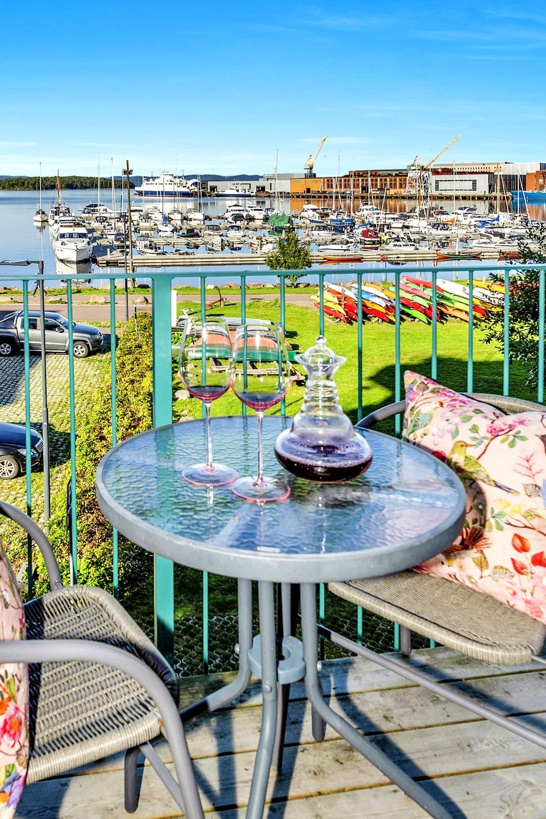 Balkong nr 2 med utsikt til bl.a båthavnen og Karlohansvern mm Galleribilde