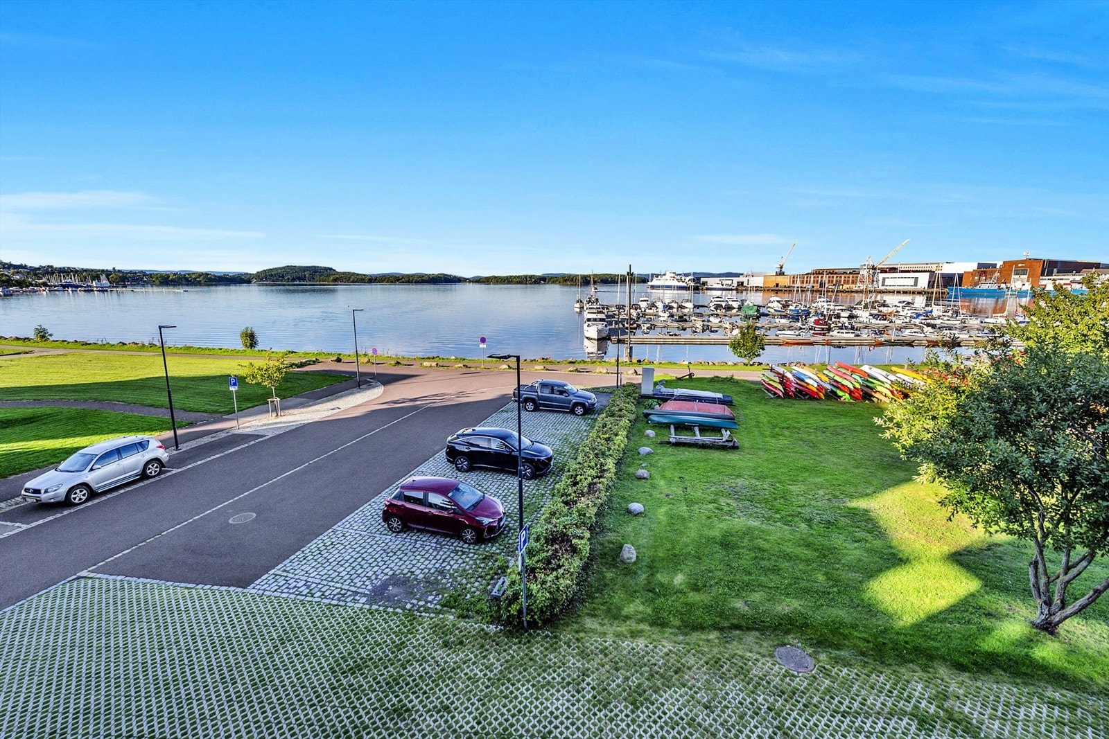 Pene utearealer med gjesteparkering og flotte turområder! Galleribilde