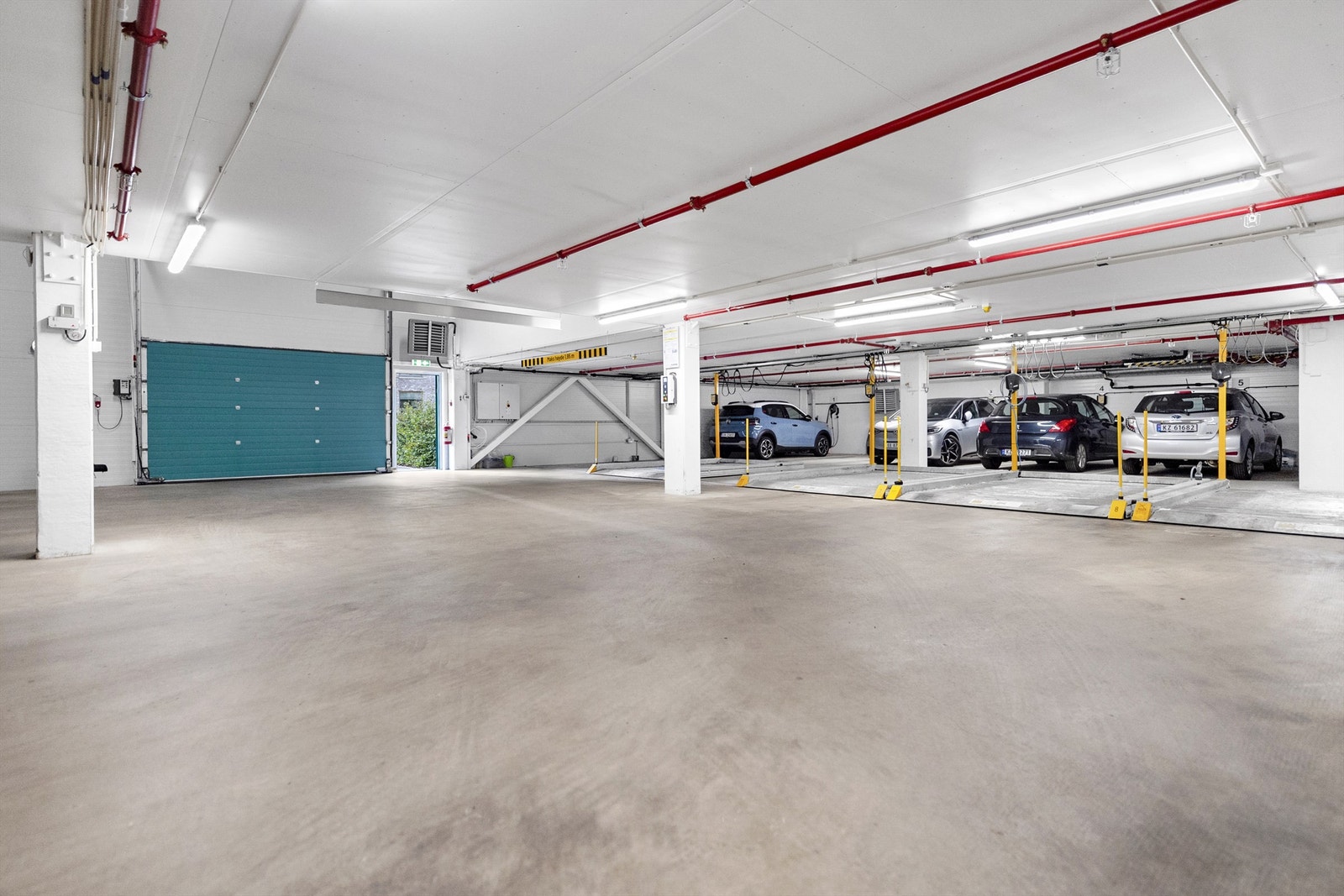 Garasje med parkeringsplass nr. 7 Galleribilde