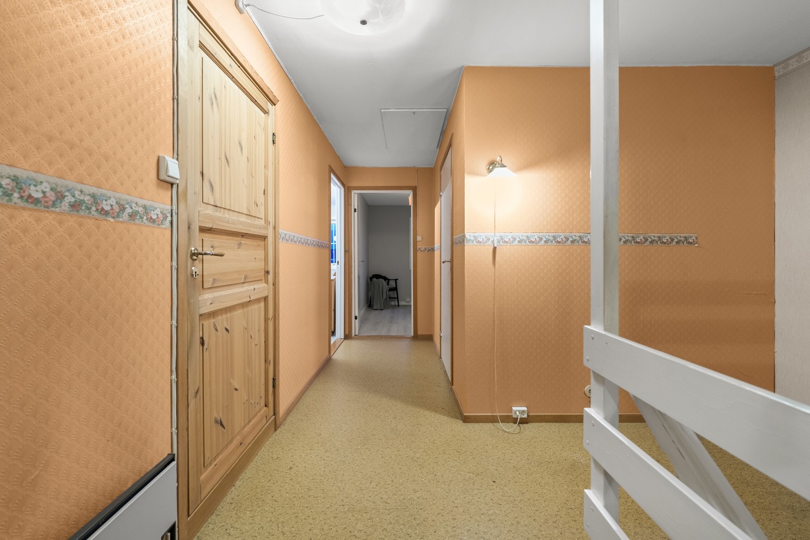 Gangen med adkomst til alle rom i etasjen. Galleribilde